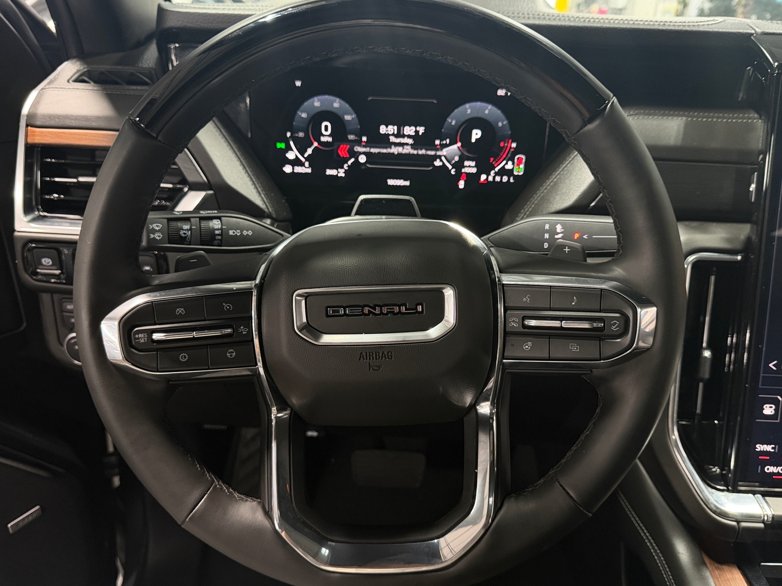 Thumbnail: 2025 GMC Yukon XL - 4