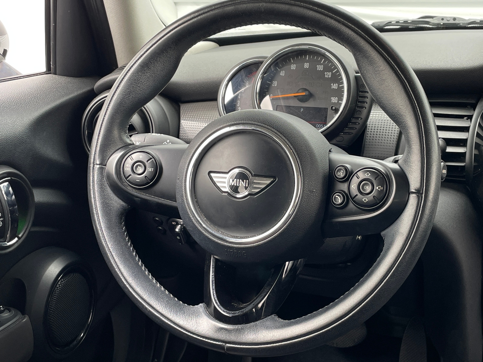 Thumbnail: 2016 MINI Cooper Hardtop - 4