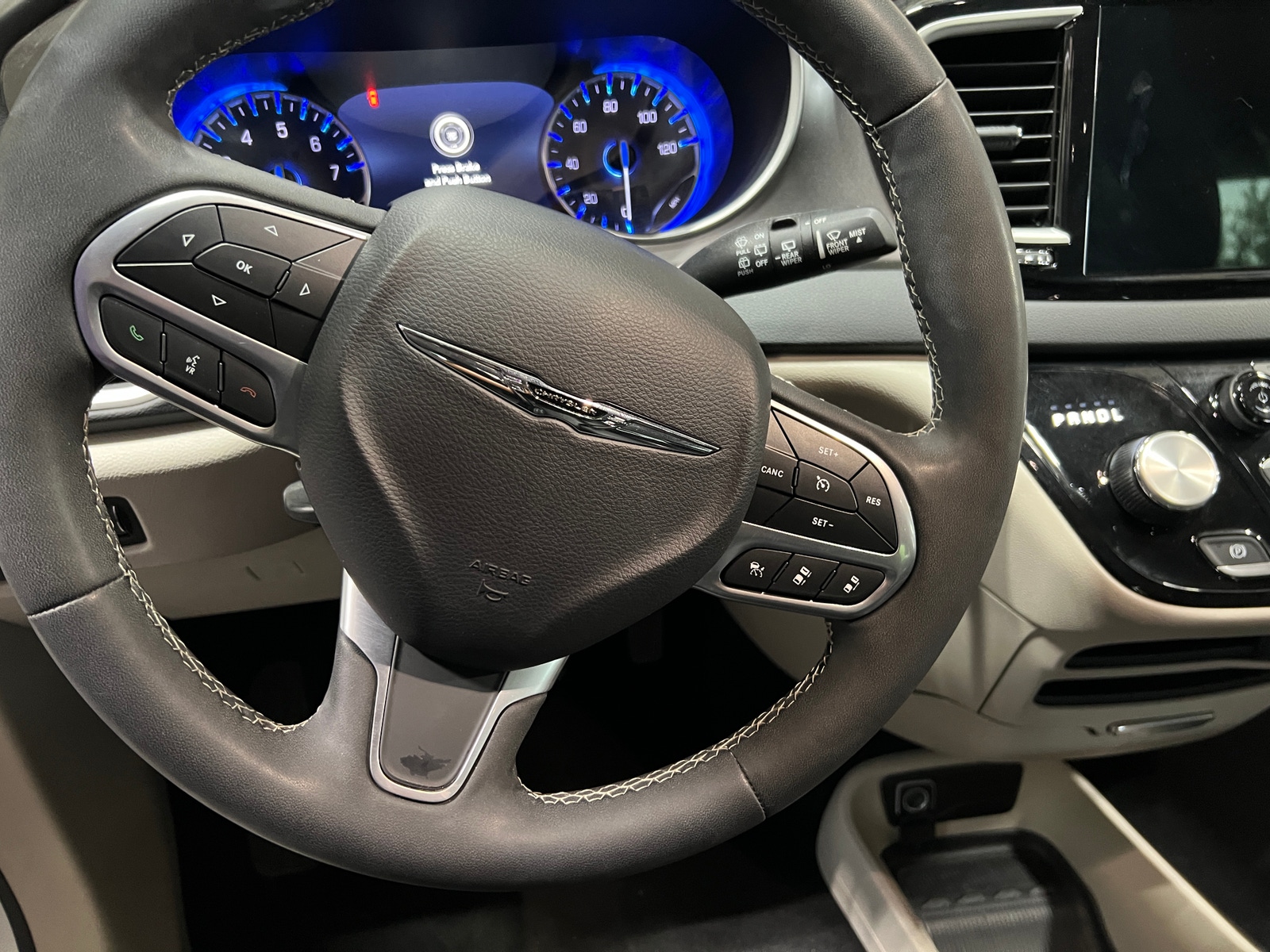 Thumbnail: 2023 Chrysler Pacifica - 4