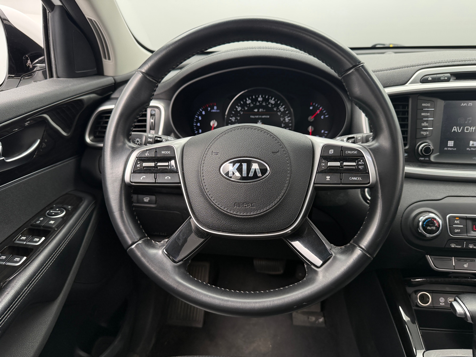 Thumbnail: 2019 Kia Sorento - 4
