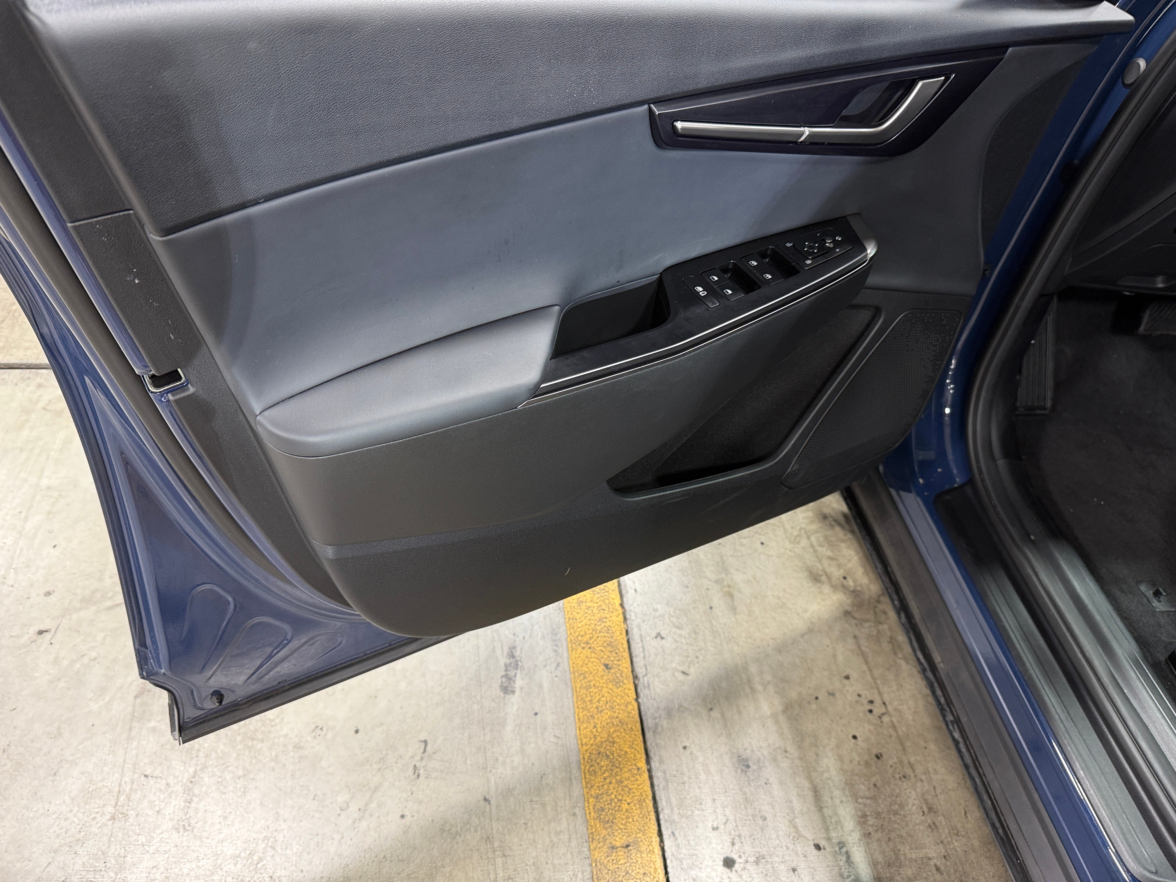 Used 2025 Kia EV6 Light with VIN 5XYC34JBXSG008731 for sale in Auburn, WA