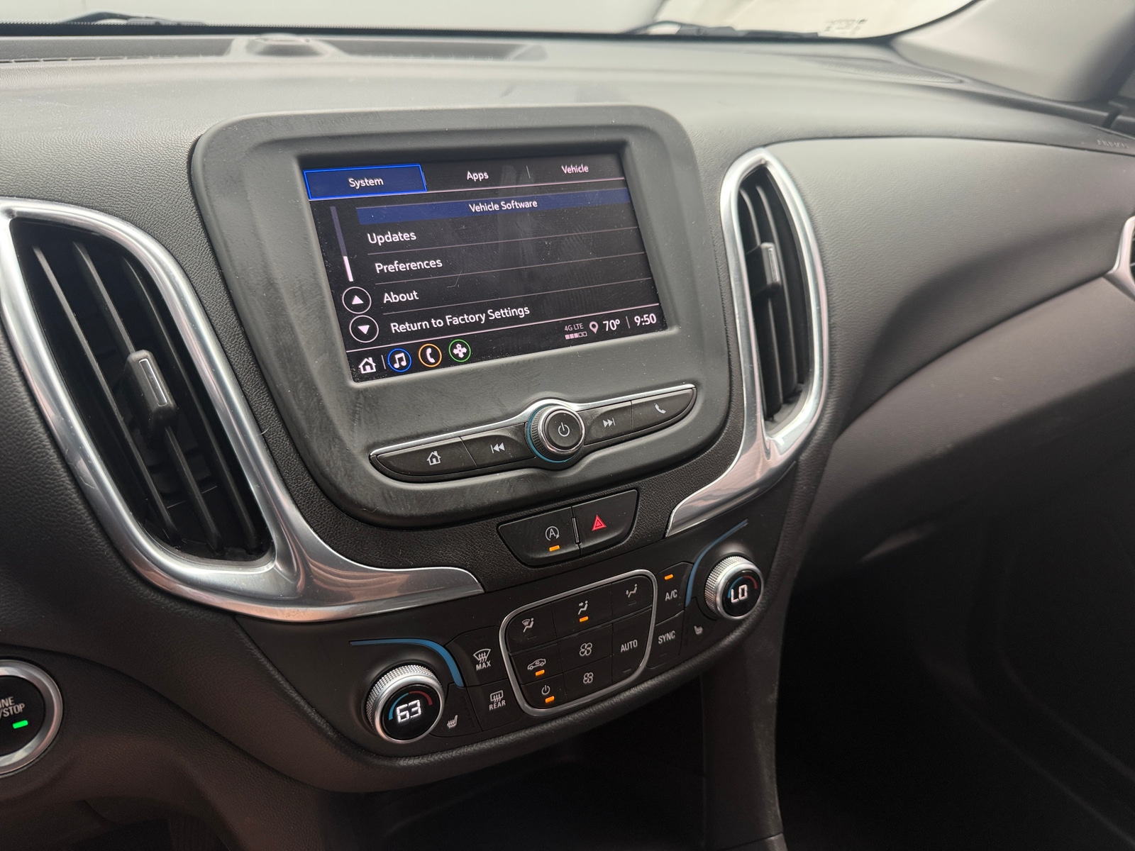 Thumbnail: 2022 Chevrolet Equinox - 4