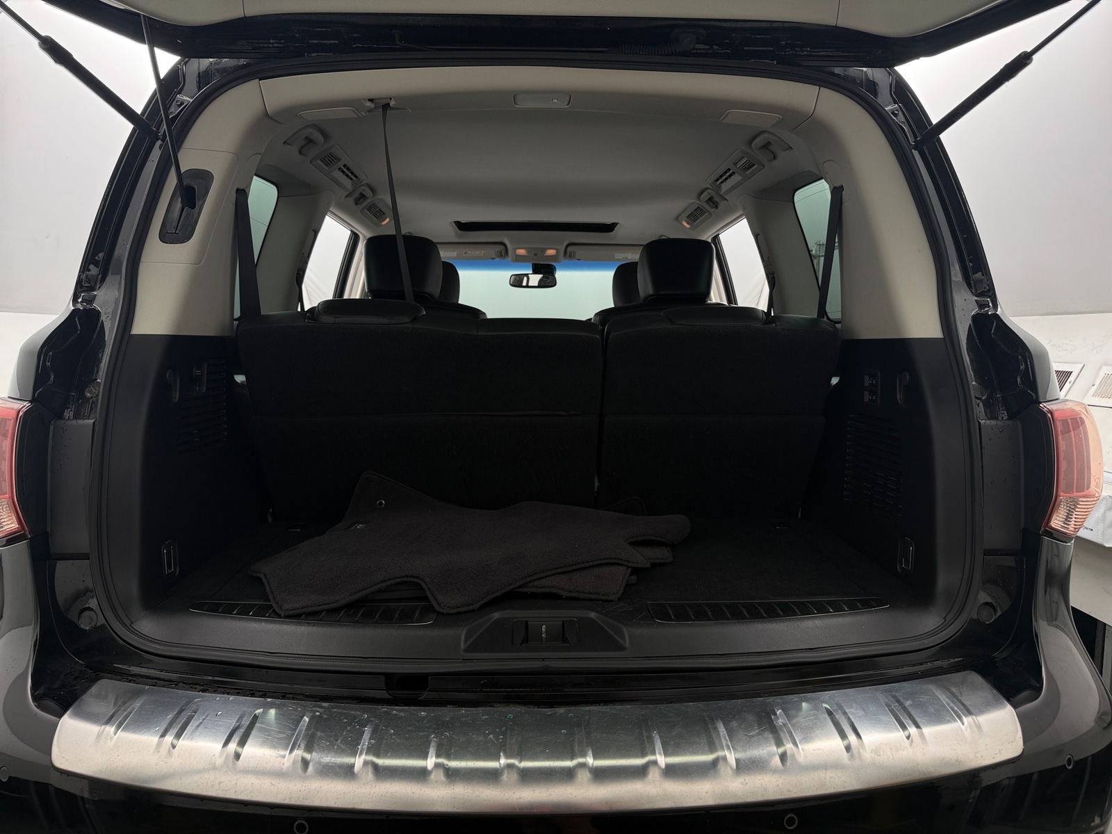 Thumbnail: 2017 INFINITI QX80 - 6