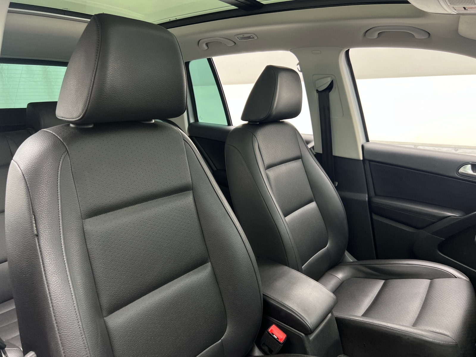 Thumbnail: 2017 Volkswagen Tiguan - 2