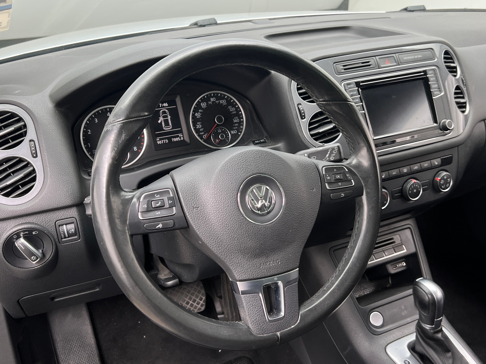 Thumbnail: 2017 Volkswagen Tiguan - 5