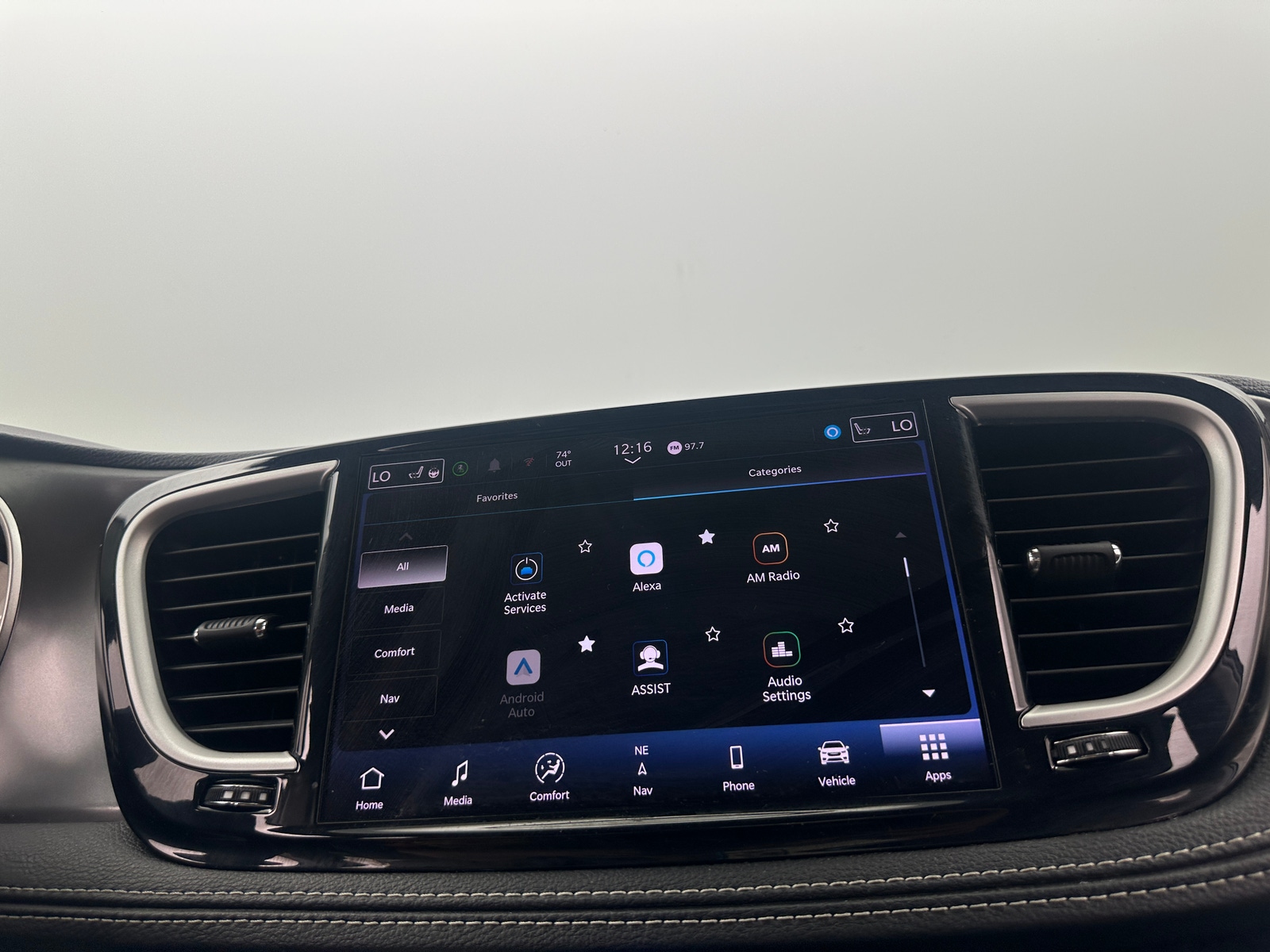 Thumbnail: 2024 Chrysler Pacifica - 3