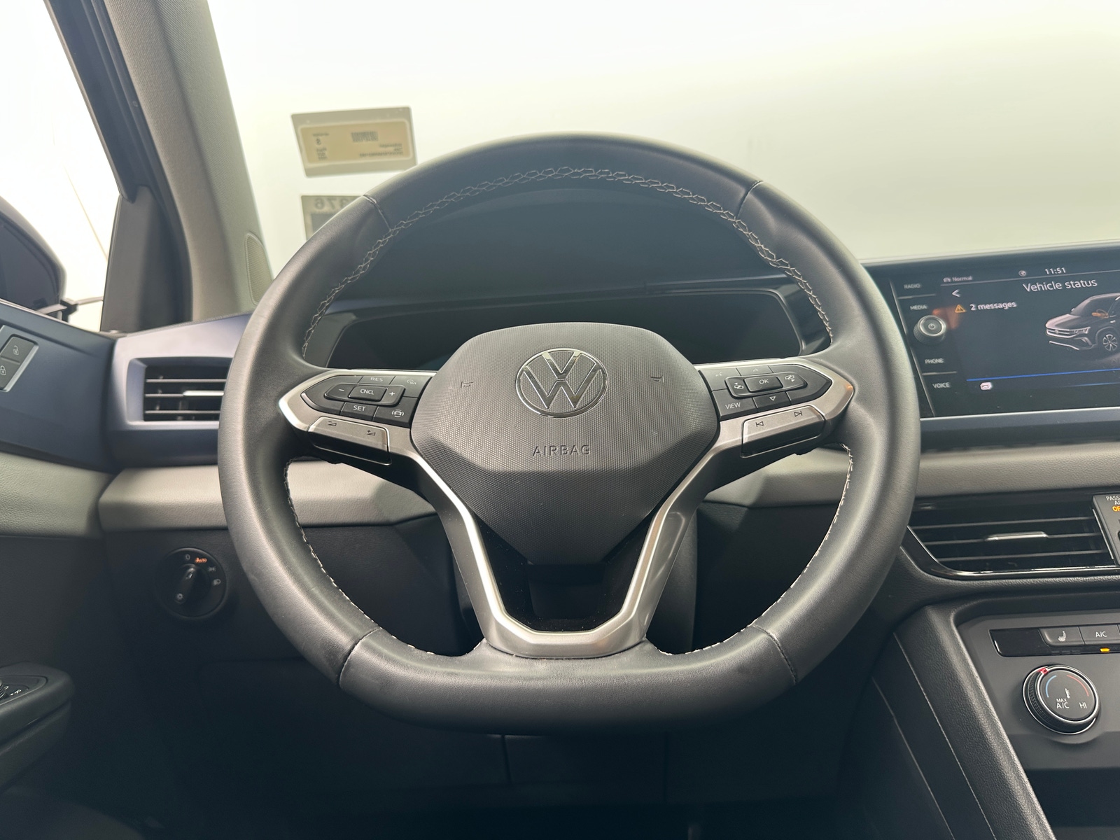 Thumbnail: 2022 Volkswagen Taos - 4