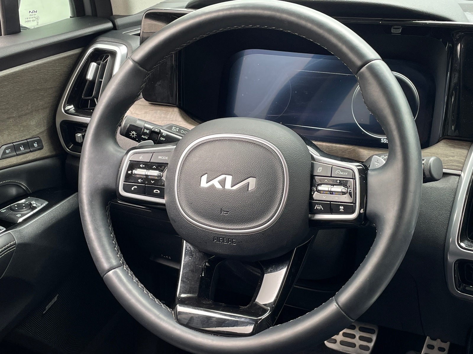 Thumbnail: 2023 Kia Sorento - 4