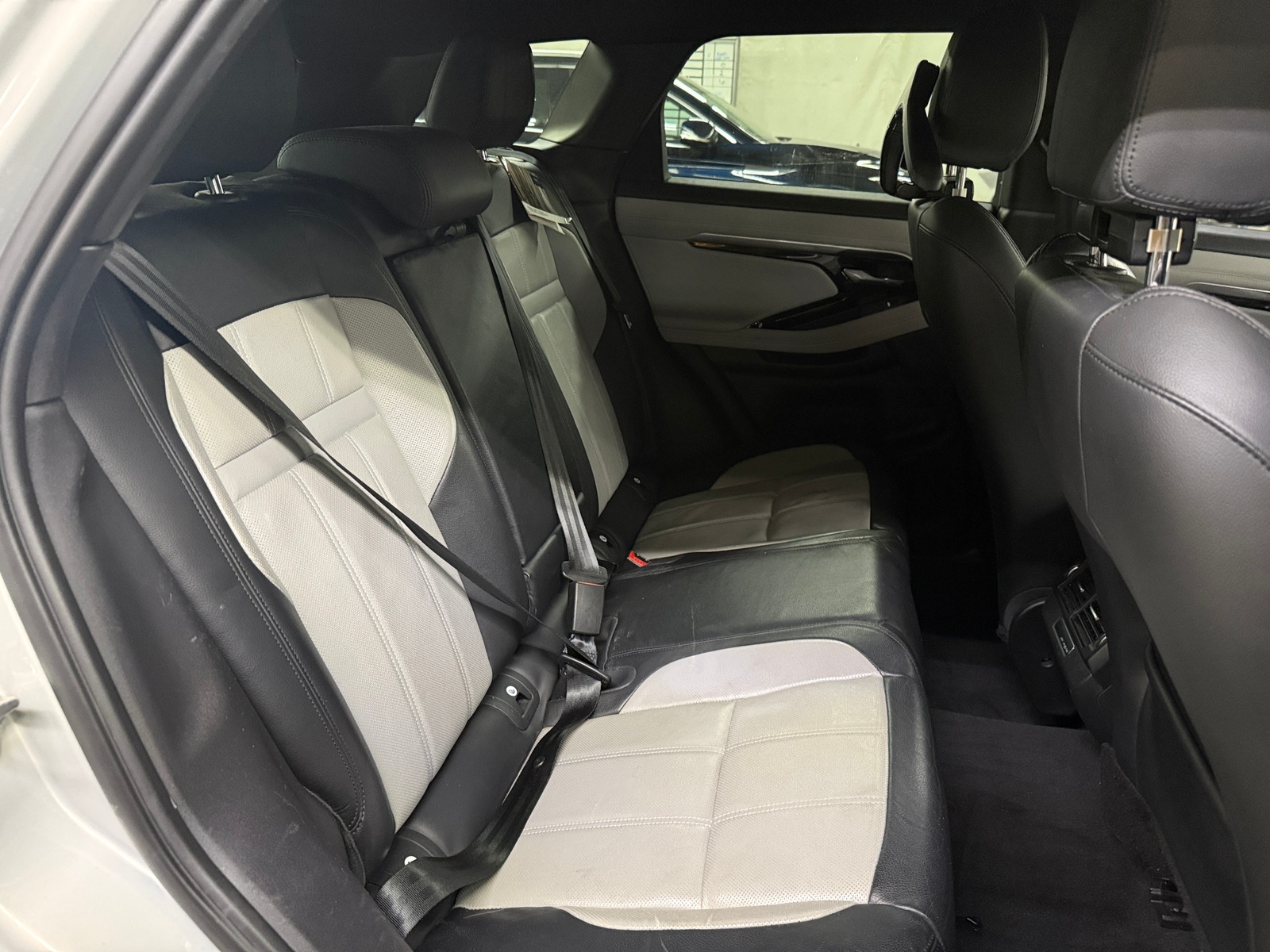 Thumbnail: 2020 Land Rover Range Rover Evoque - 5