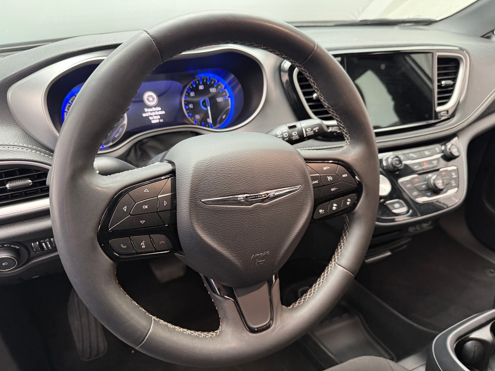 Thumbnail: 2023 Chrysler Pacifica - 5