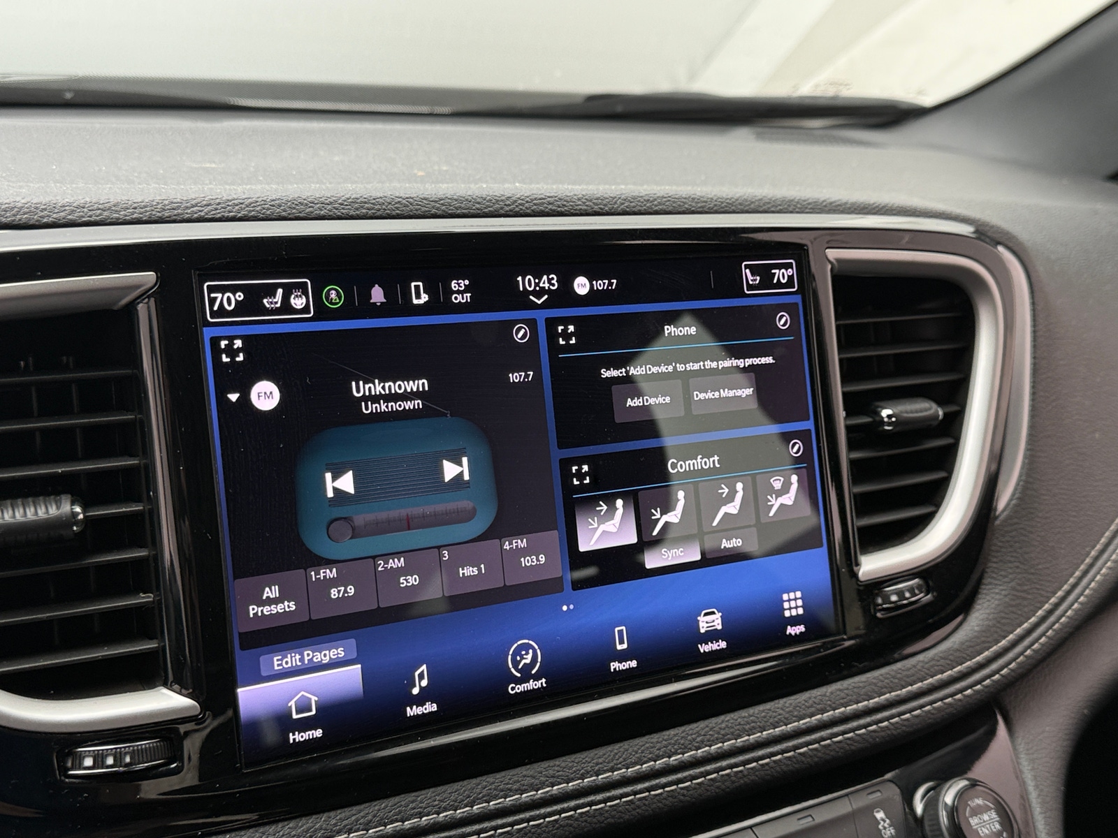 Thumbnail: 2023 Chrysler Pacifica - 4