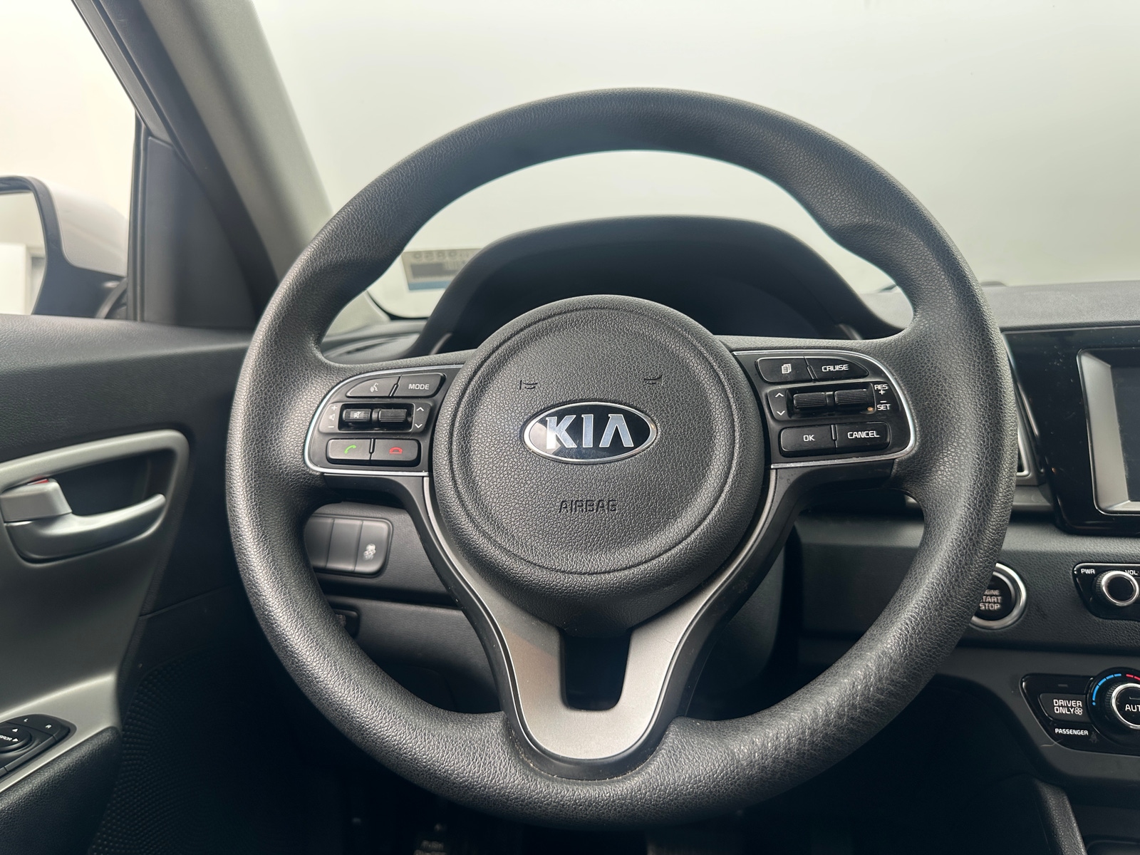 Thumbnail: 2017 Kia Niro - 5