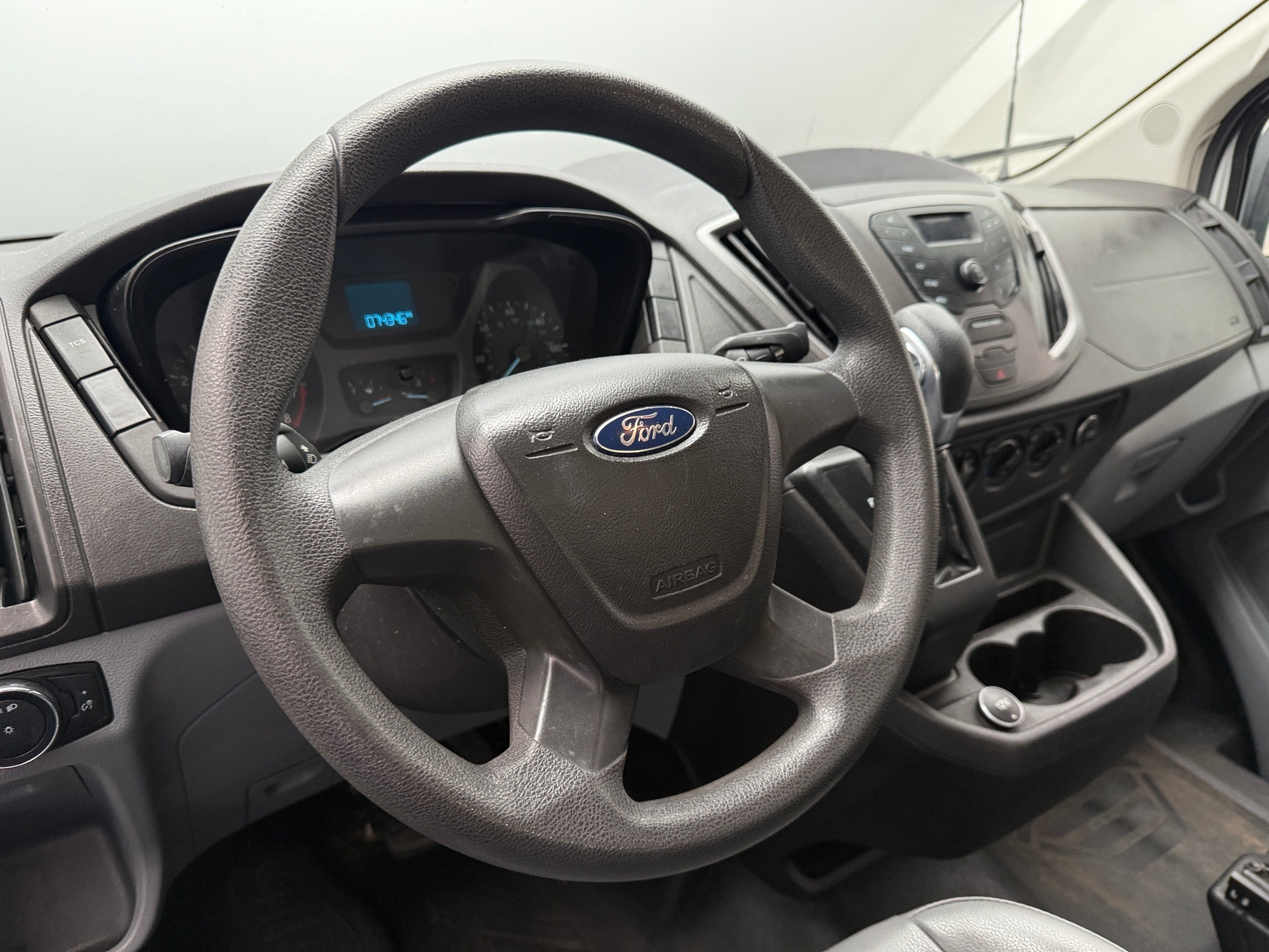 Thumbnail: 2017 Ford Transit Series - 4