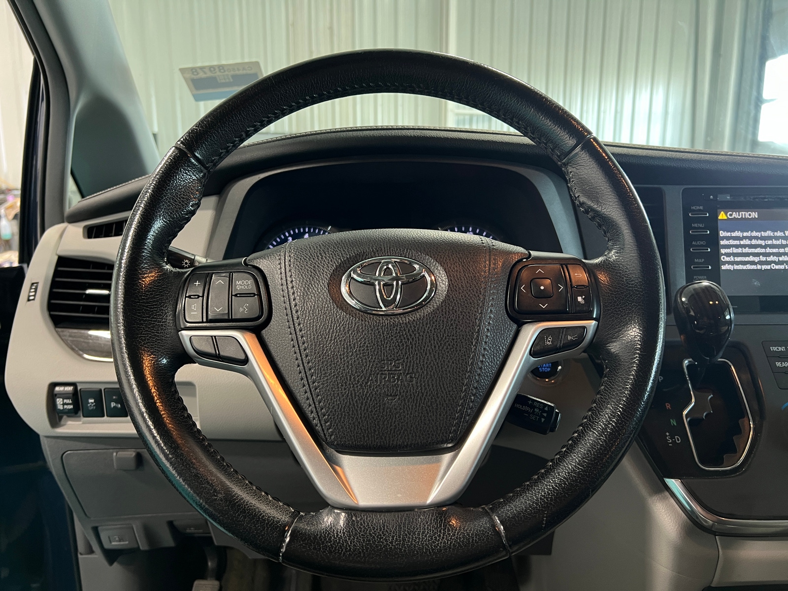 Thumbnail: 2019 Toyota Sienna - 4
