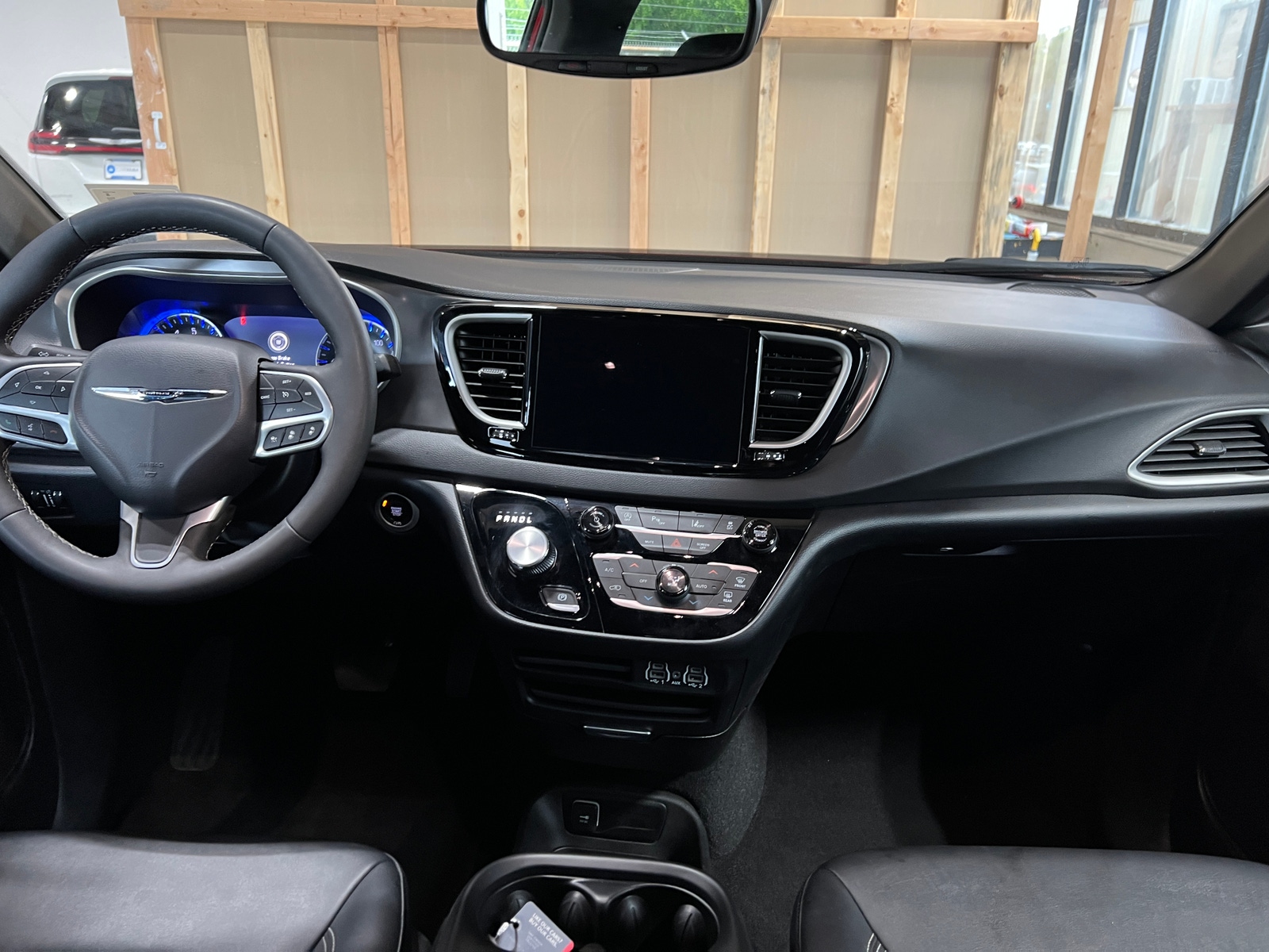 Thumbnail: 2025 Chrysler Pacifica - 2