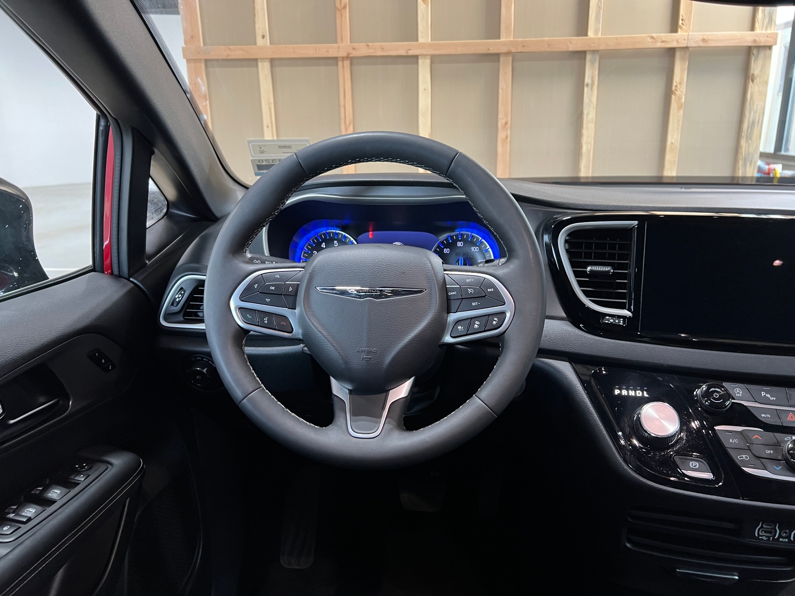 Thumbnail: 2025 Chrysler Pacifica - 4