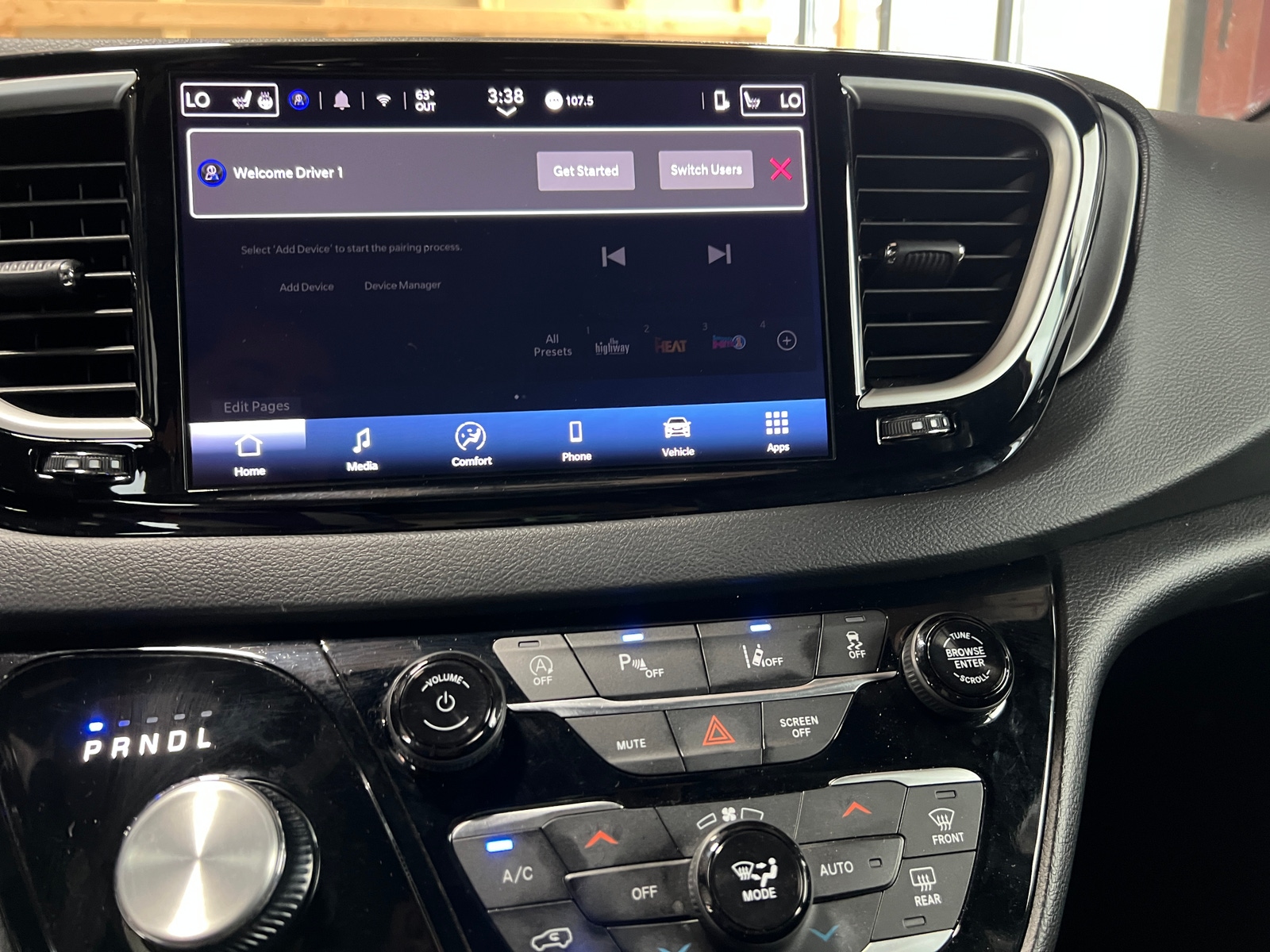 Thumbnail: 2025 Chrysler Pacifica - 3
