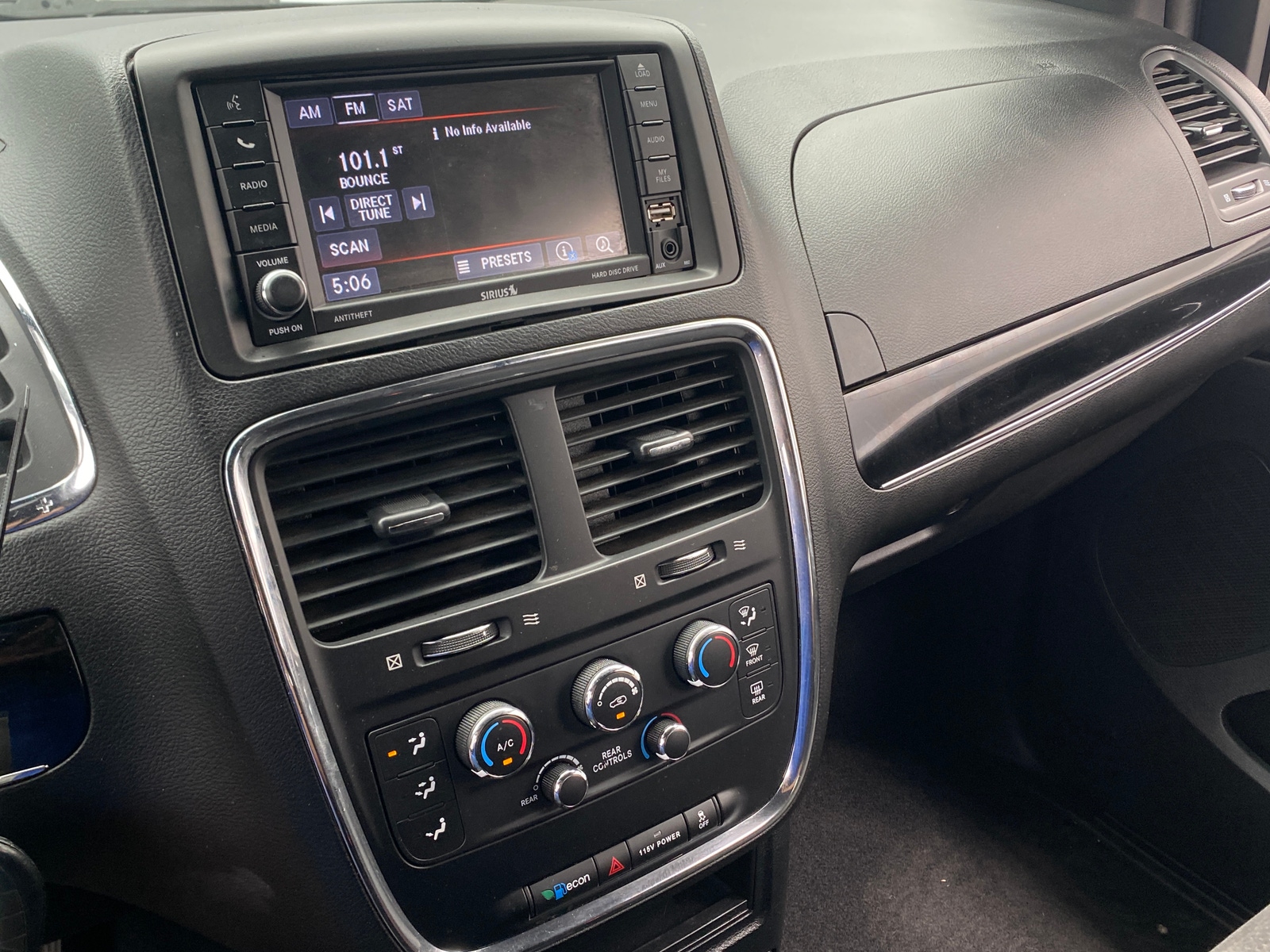 Thumbnail: 2019 Dodge Grand Caravan - 4