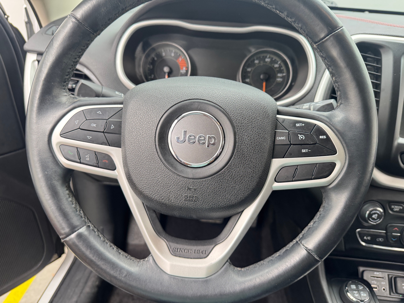 Thumbnail: 2018 Jeep Cherokee - 5