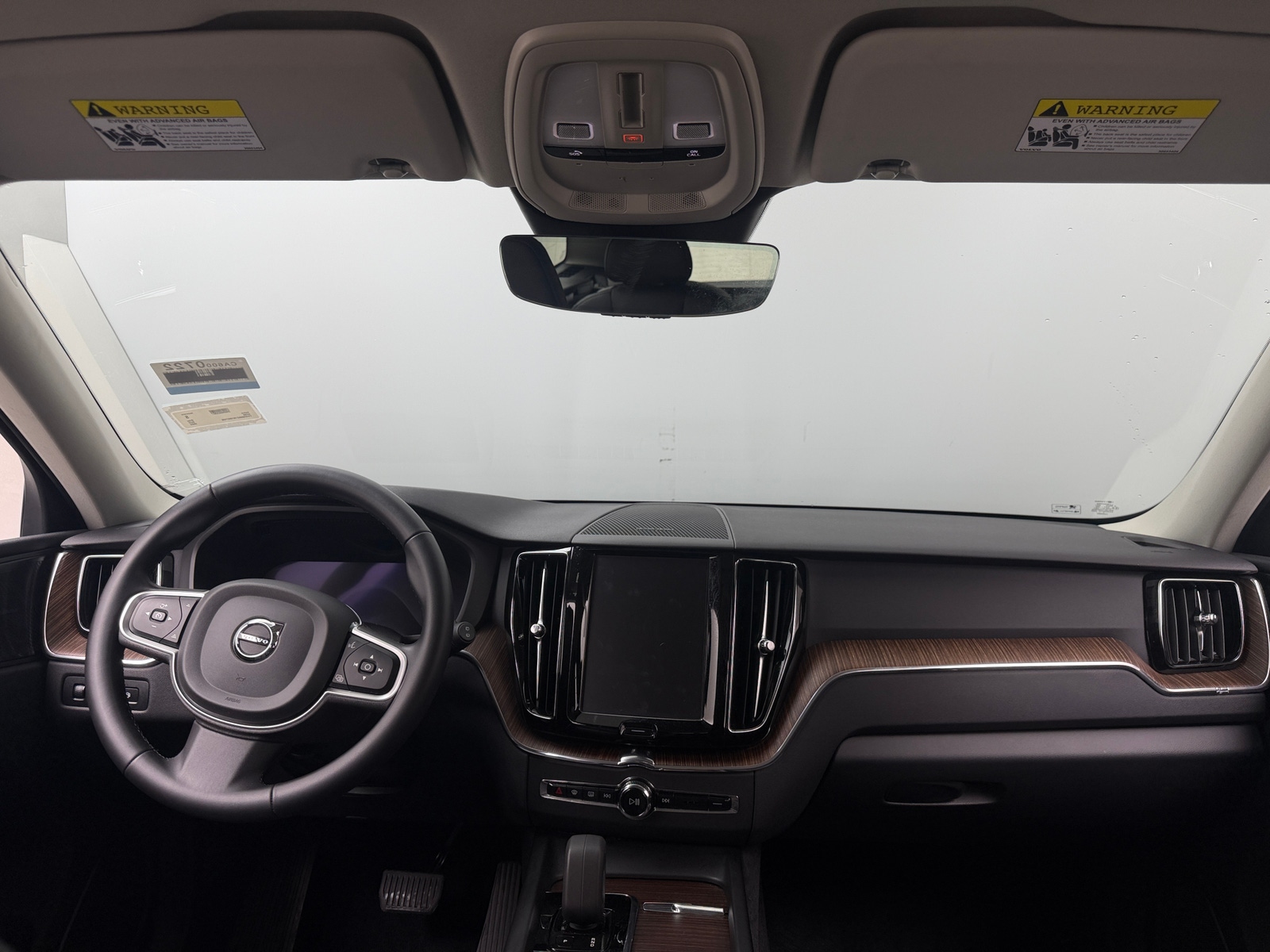 Thumbnail: 2022 Volvo XC60 - 3