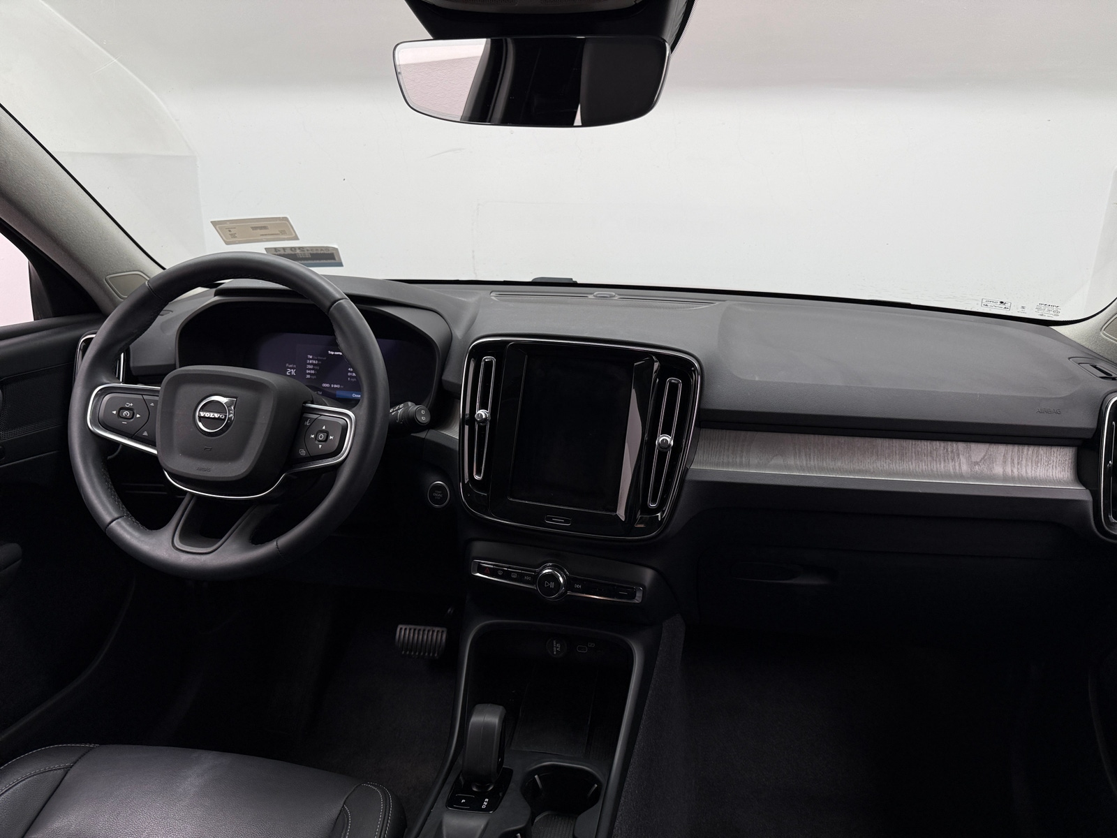 Thumbnail: 2024 Volvo XC40 - 3