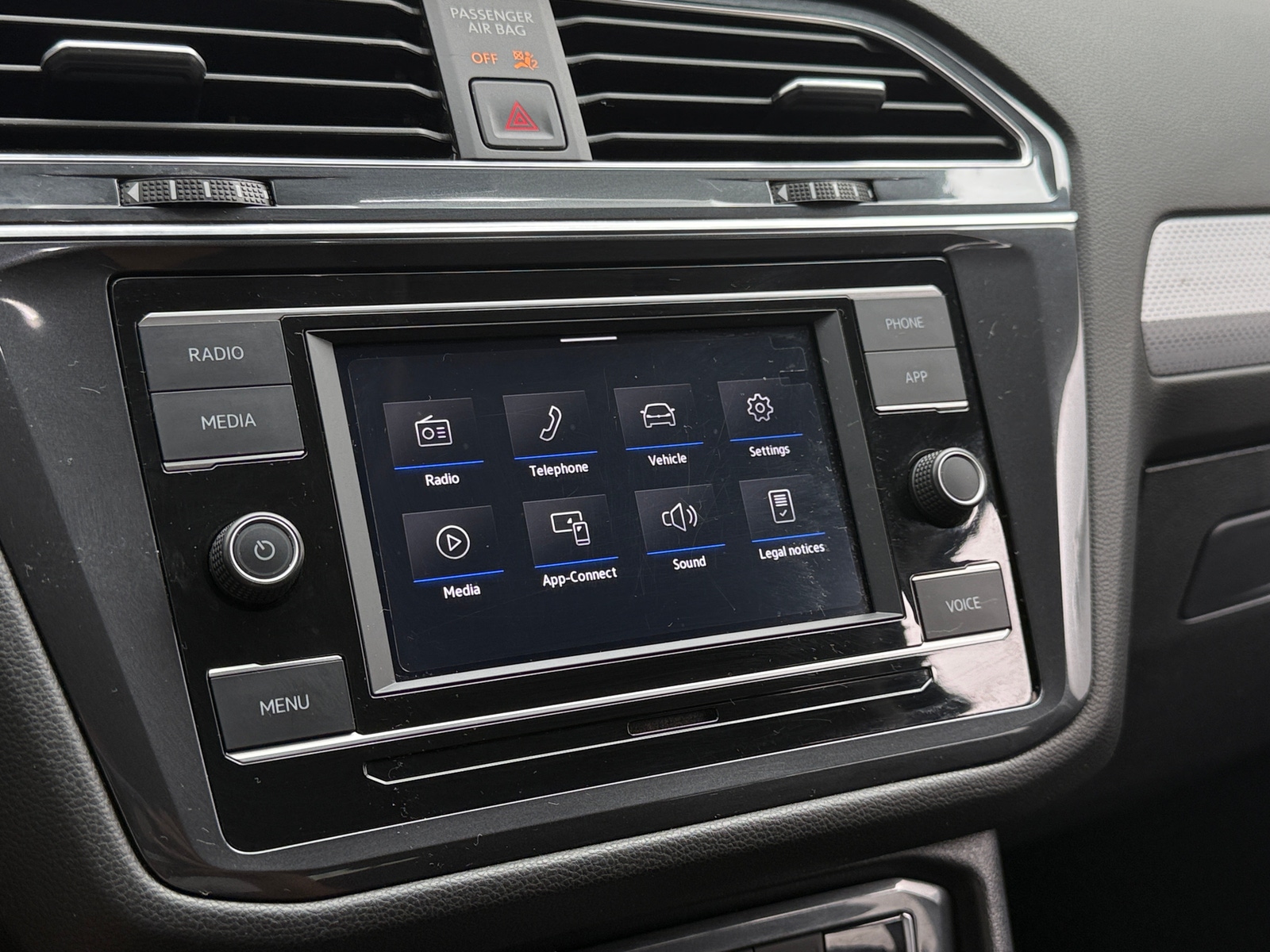 Thumbnail: 2022 Volkswagen Tiguan - 4