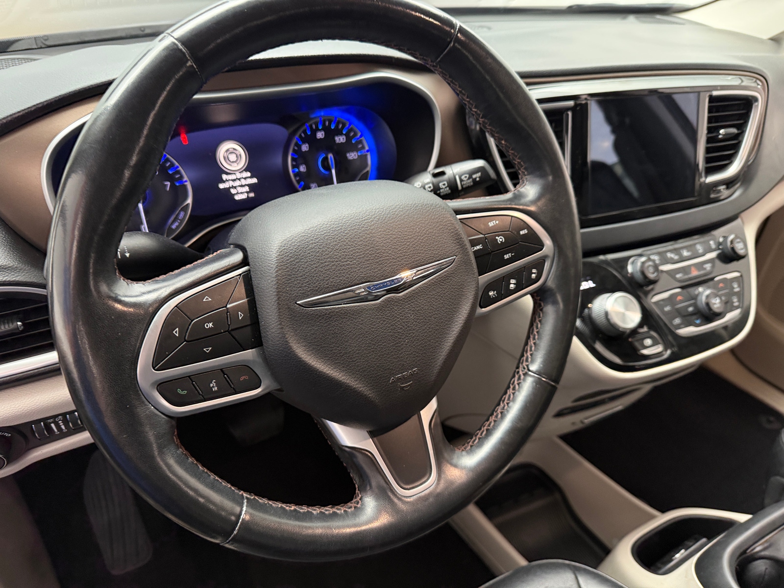 Thumbnail: 2019 Chrysler Pacifica - 4