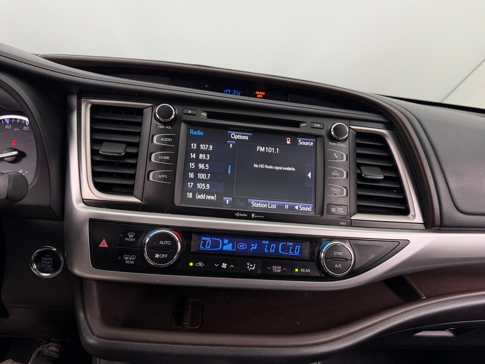 Thumbnail: 2015 Toyota Highlander - 3