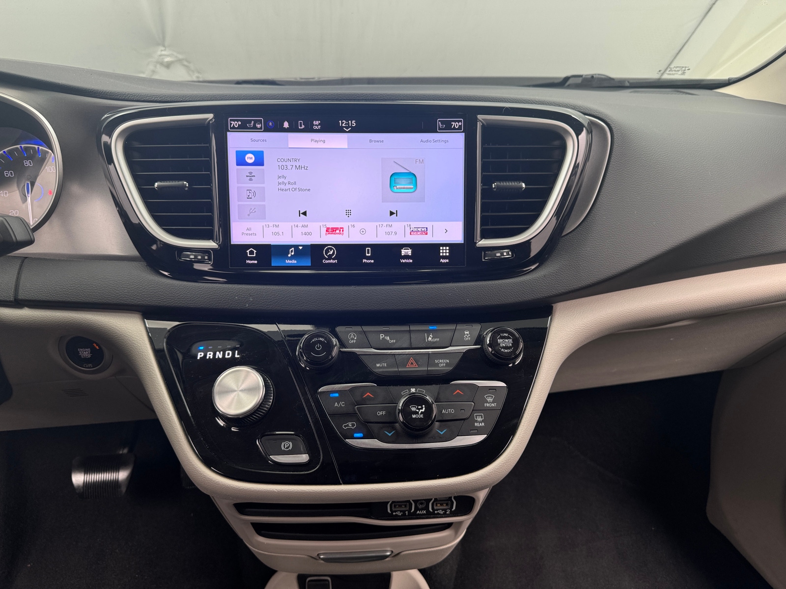 Thumbnail: 2024 Chrysler Pacifica - 3