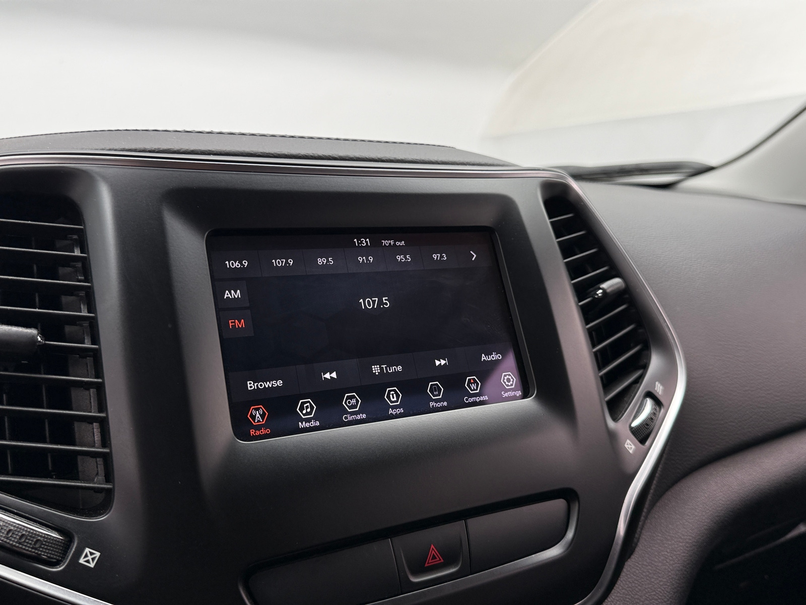 Thumbnail: 2019 Jeep Cherokee - 4
