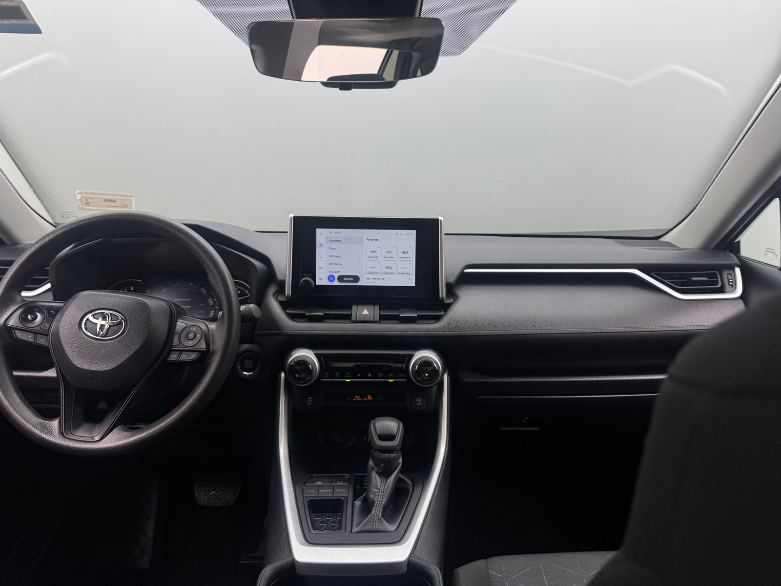 Thumbnail: 2025 Toyota RAV4 - 3