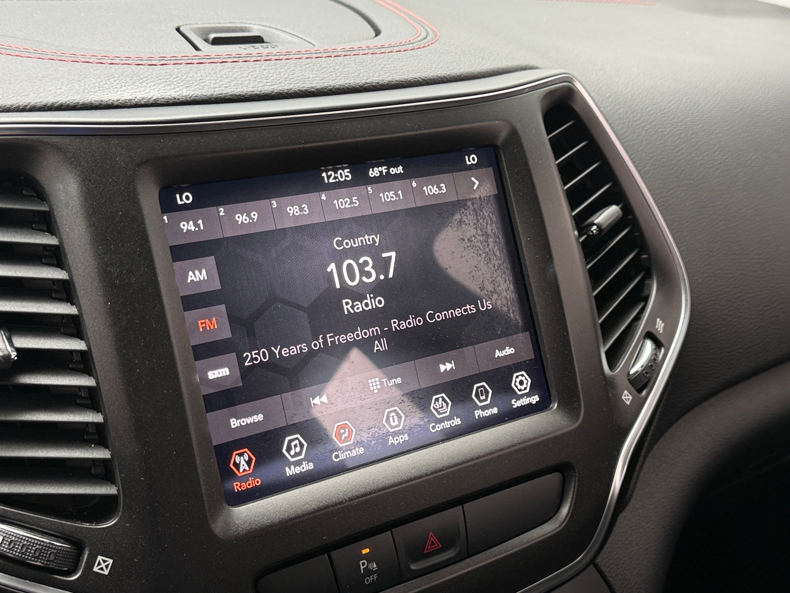 Thumbnail: 2019 Jeep Cherokee - 3