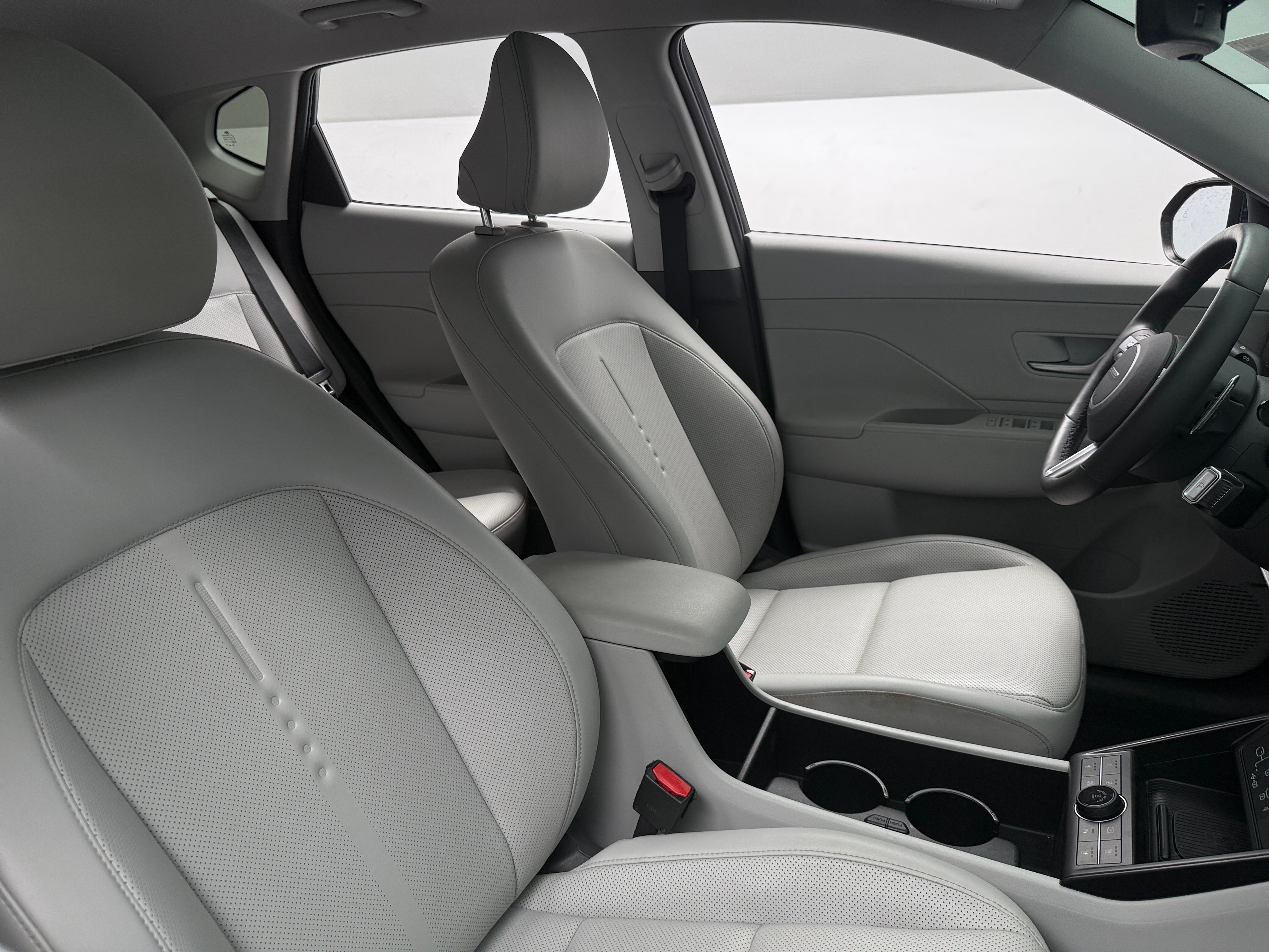 2024 Hyundai Kona Limited - Photo 2