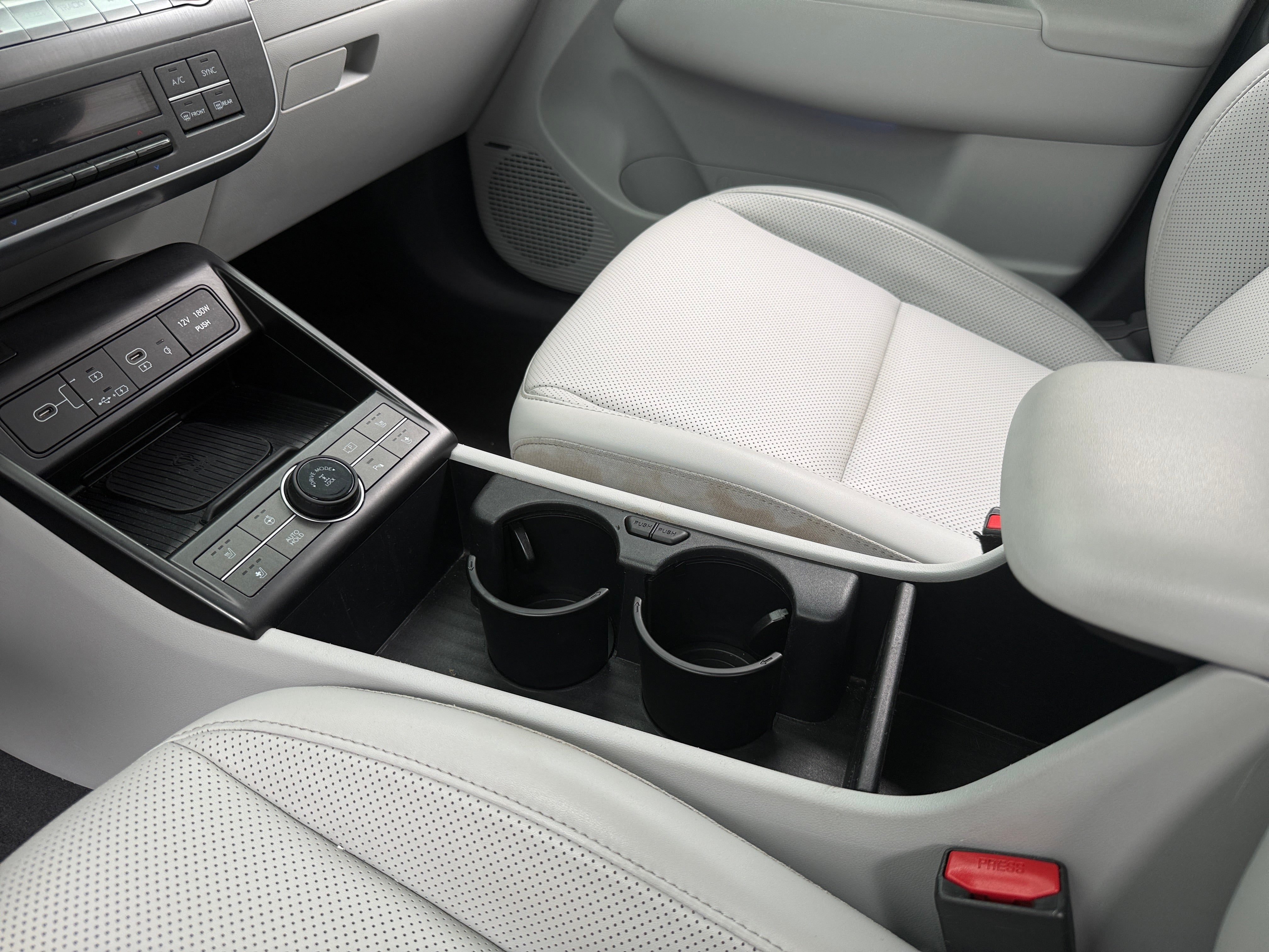 2024 Hyundai Kona Limited - Photo 8