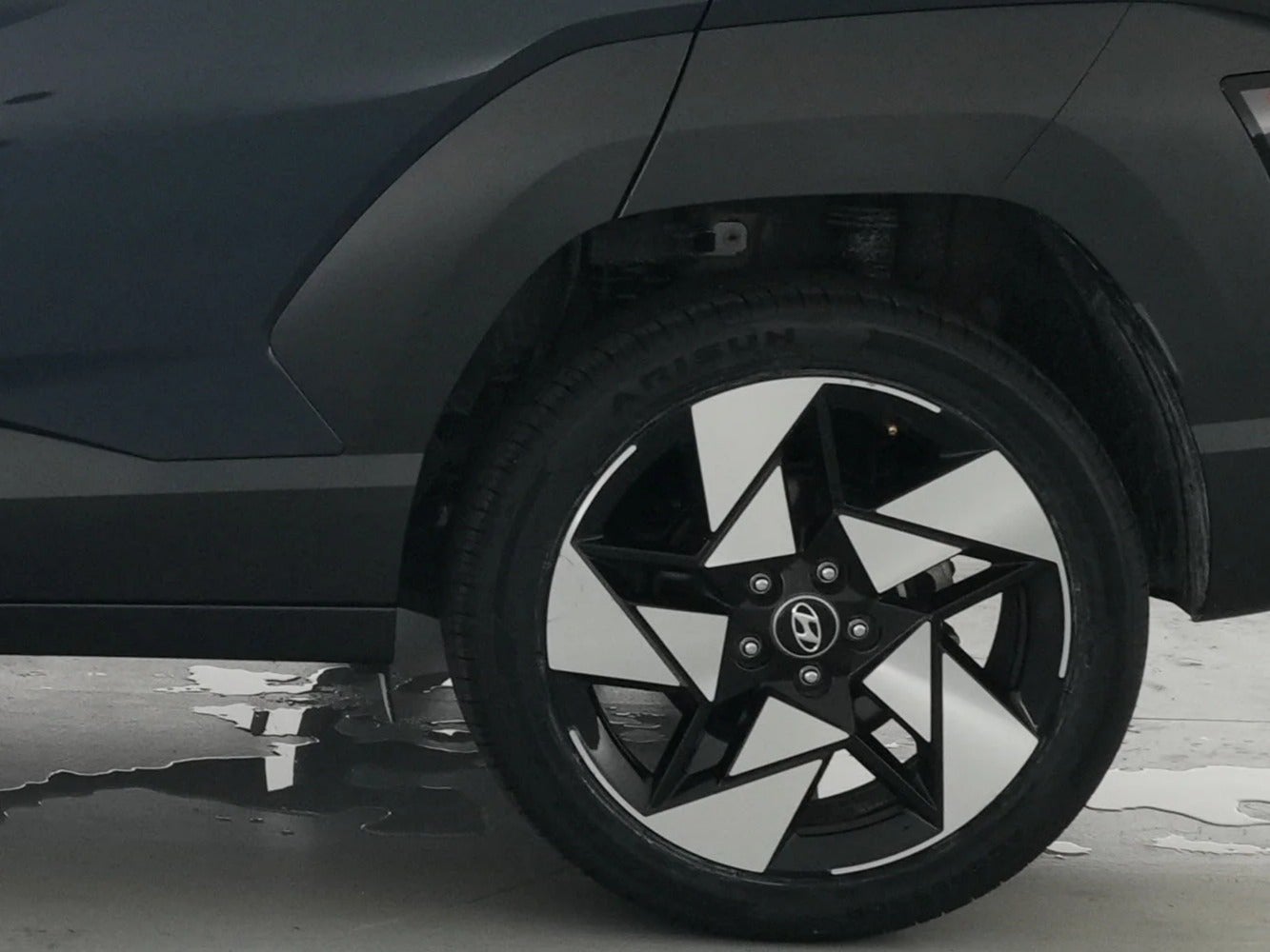 2024 Hyundai Kona Limited - Photo 19