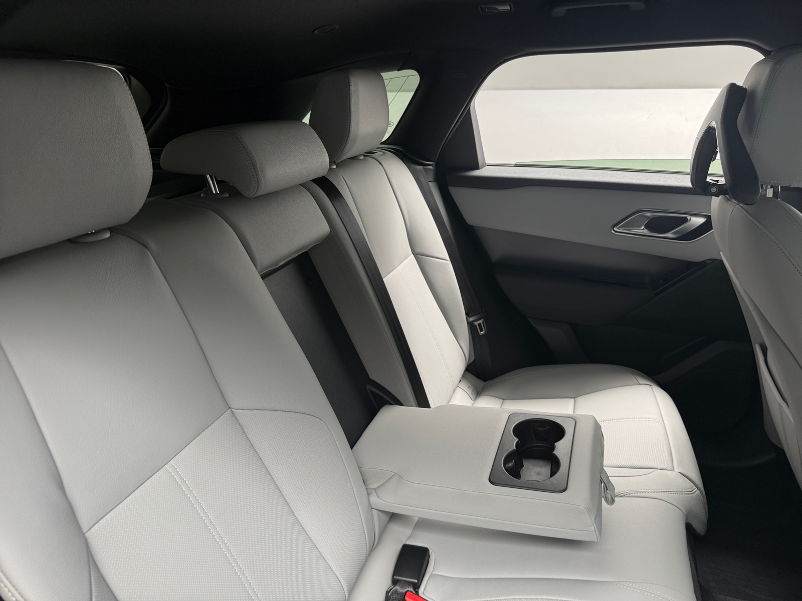 Thumbnail: 2026 Land Rover Range Rover Velar - 5