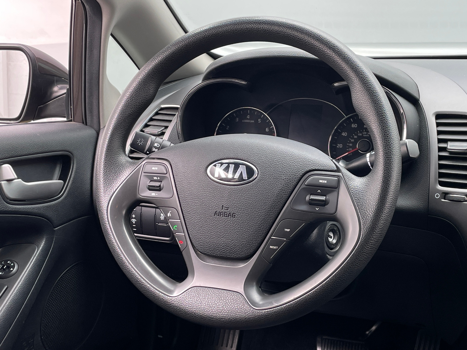 Thumbnail: 2017 Kia Forte - 5