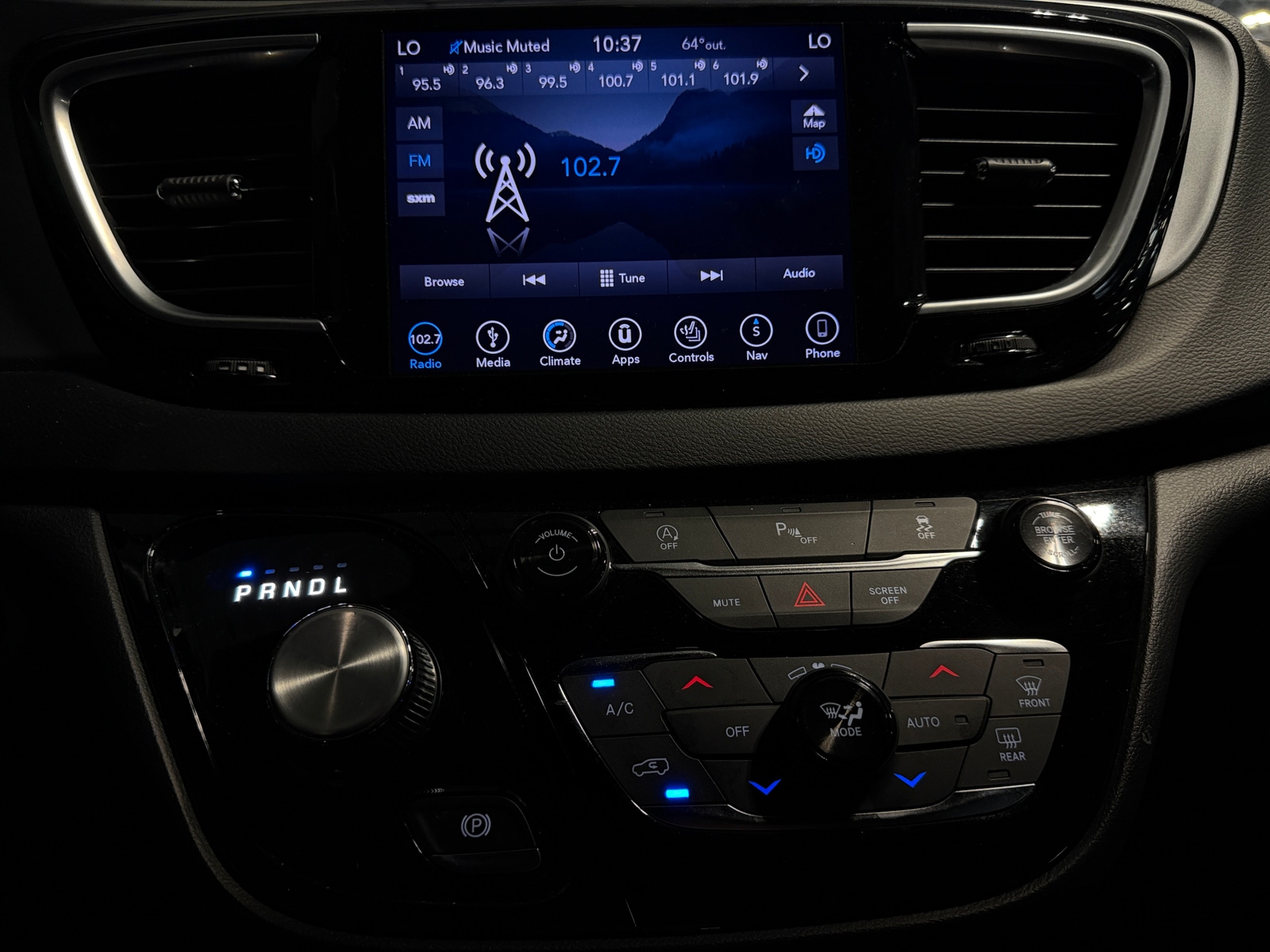 Thumbnail: 2019 Chrysler Pacifica - 4