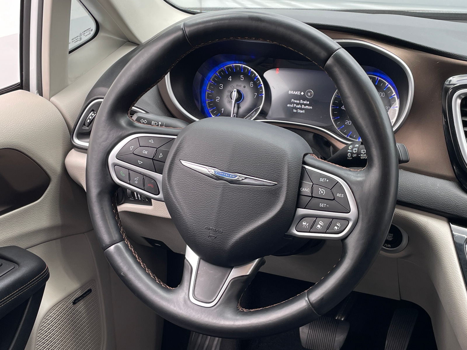 Thumbnail: 2017 Chrysler Pacifica - 4