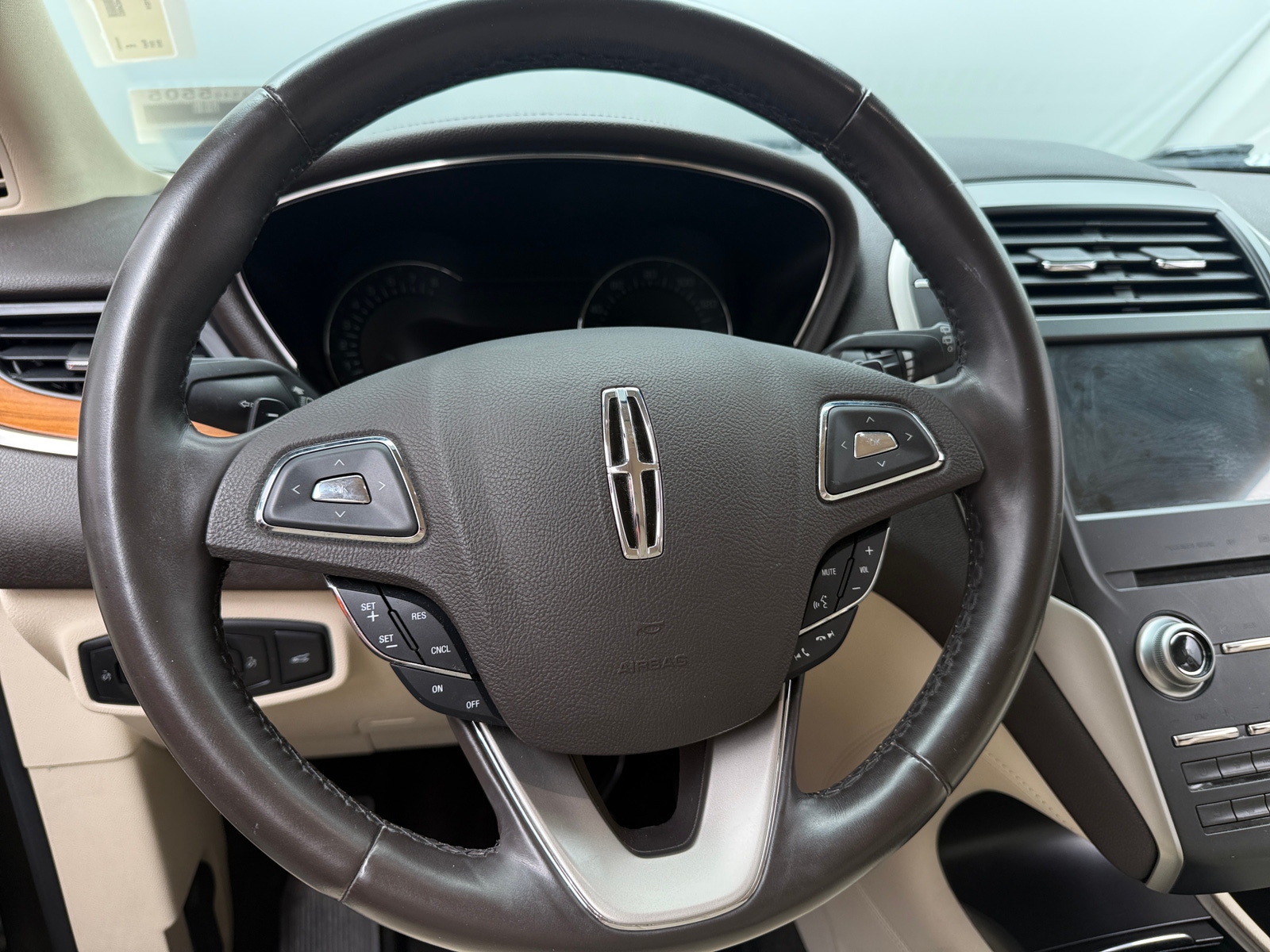 Thumbnail: 2016 Lincoln MKC - 4