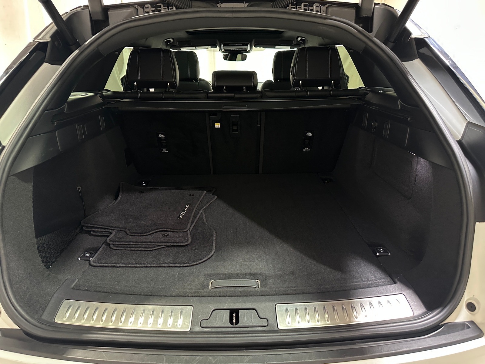 Thumbnail: 2021 Land Rover Range Rover Velar - 6