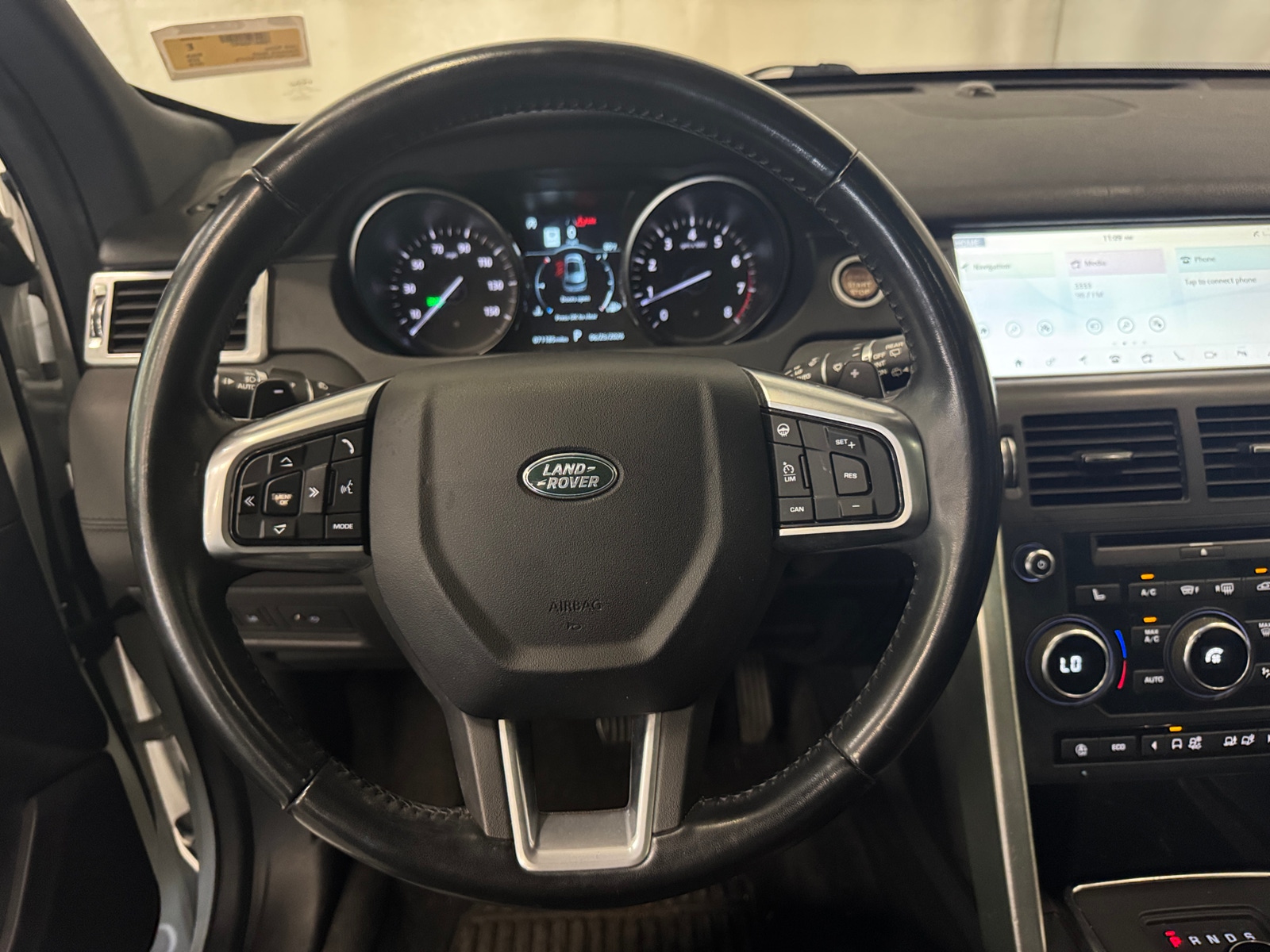 Thumbnail: 2019 Land Rover Discovery Sport - 4