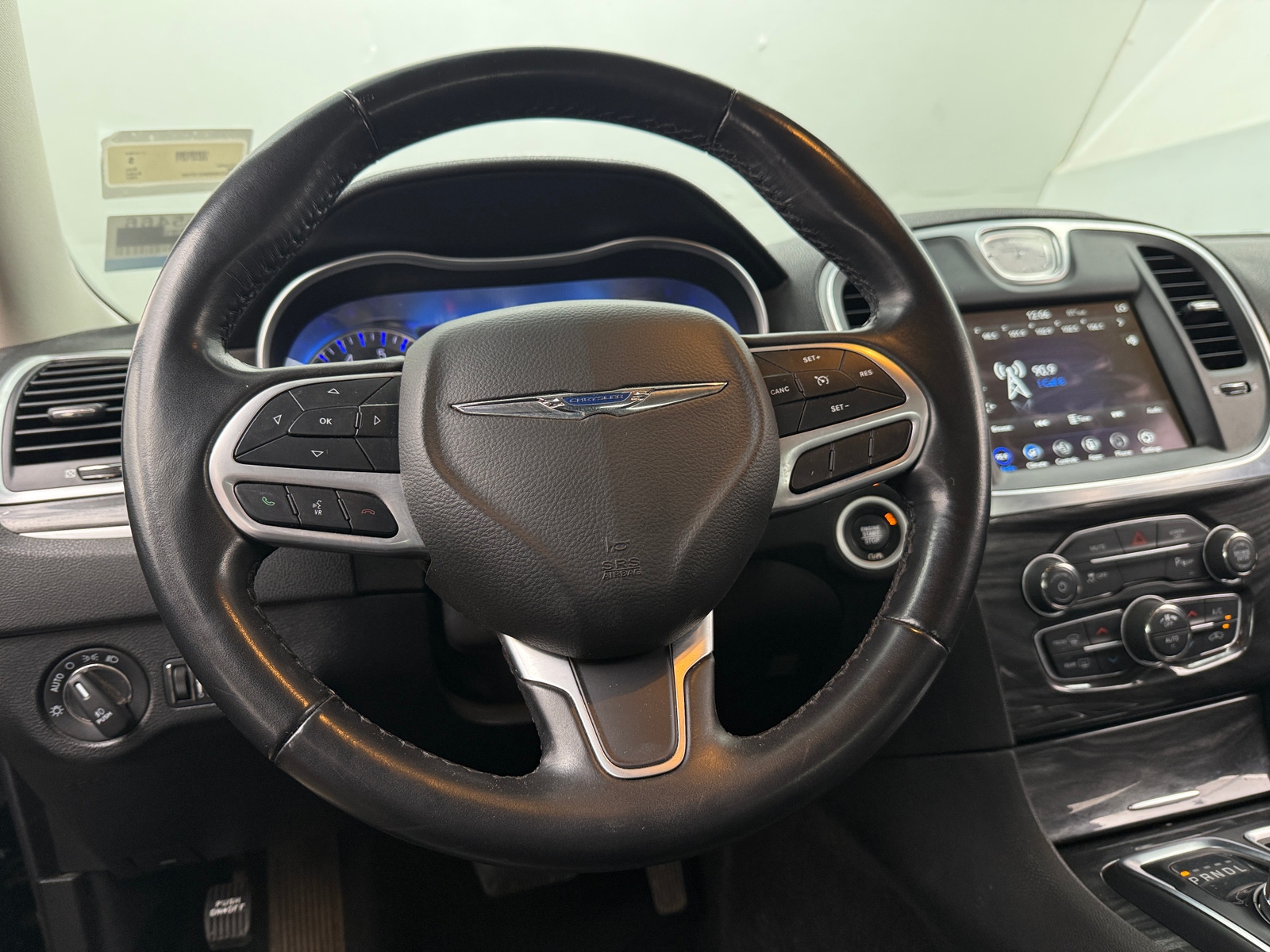 Thumbnail: 2022 Chrysler 300 - 4