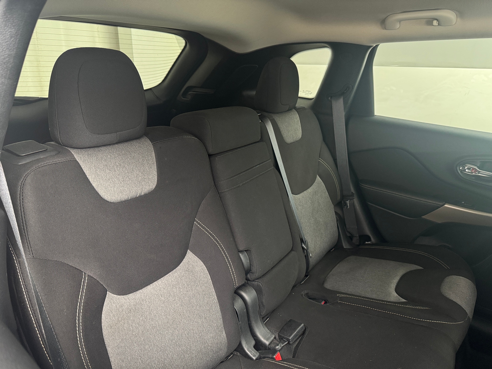 Thumbnail: 2018 Jeep Cherokee - 6
