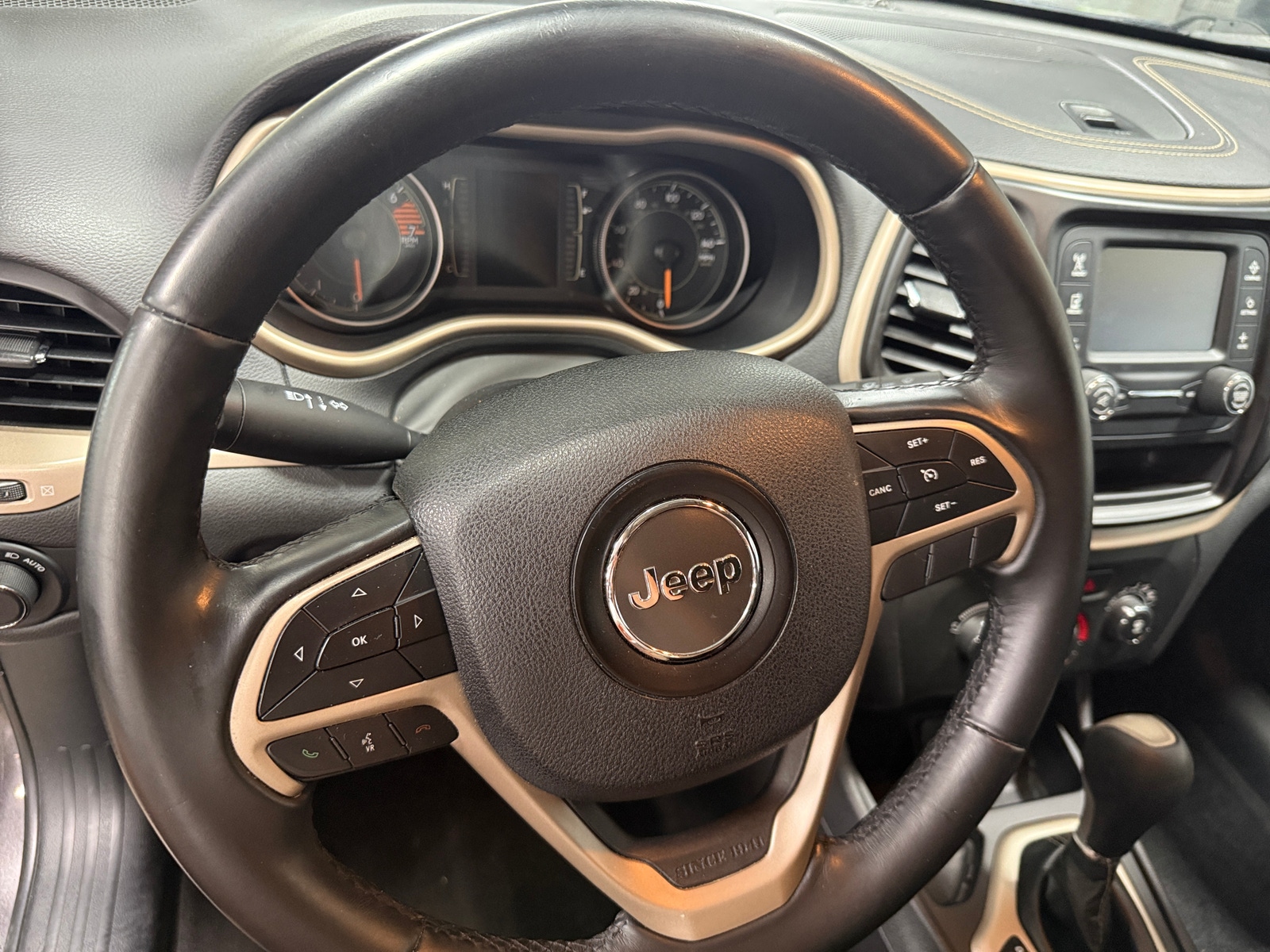 Thumbnail: 2018 Jeep Cherokee - 5