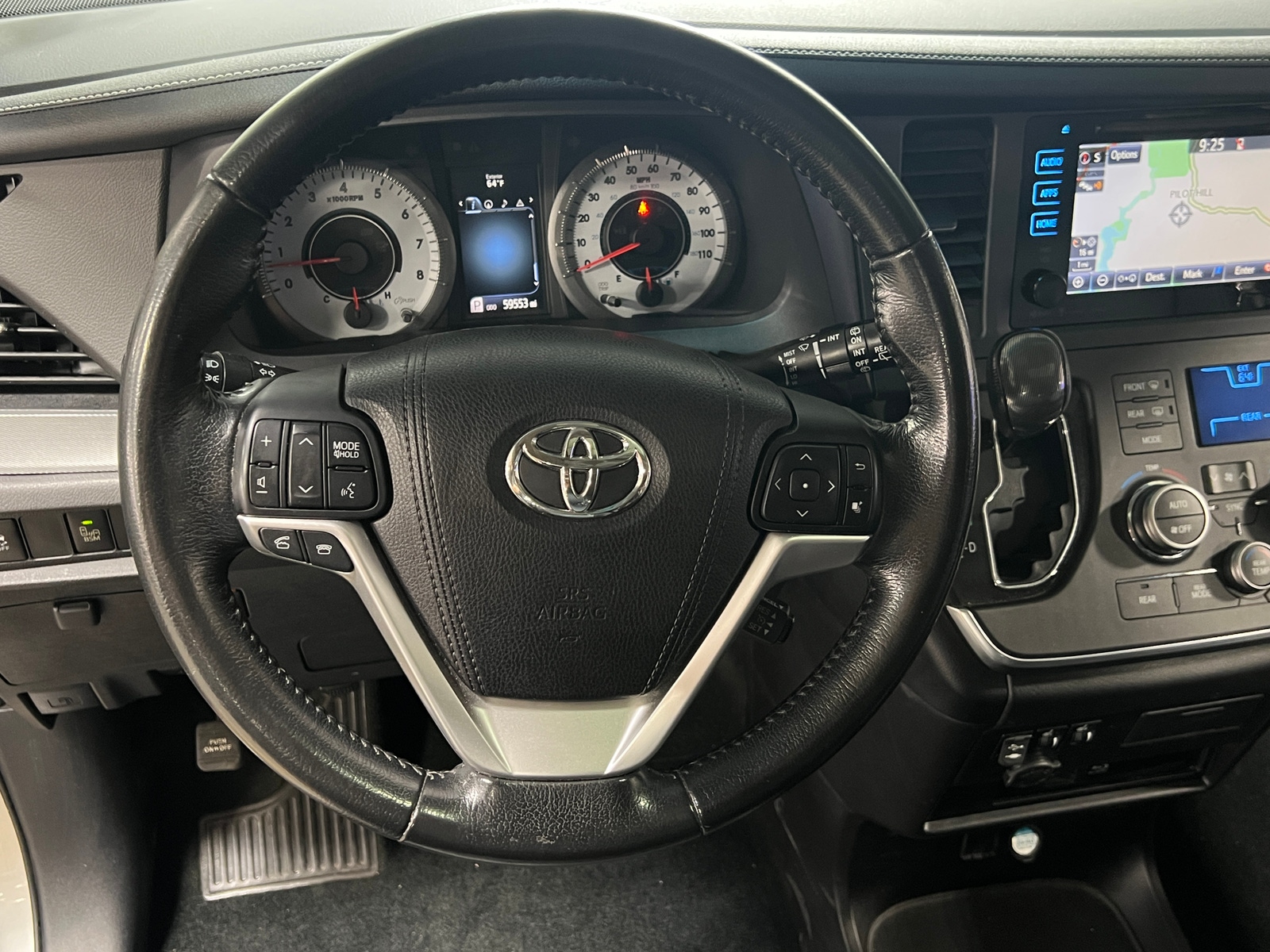Thumbnail: 2016 Toyota Sienna - 4