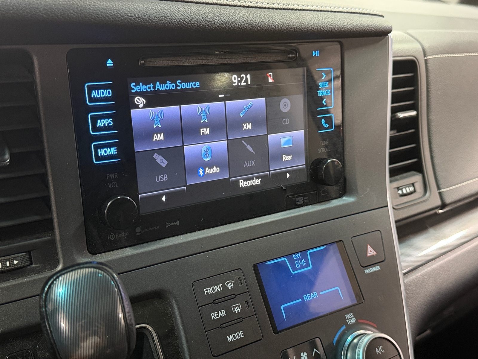 Thumbnail: 2016 Toyota Sienna - 3