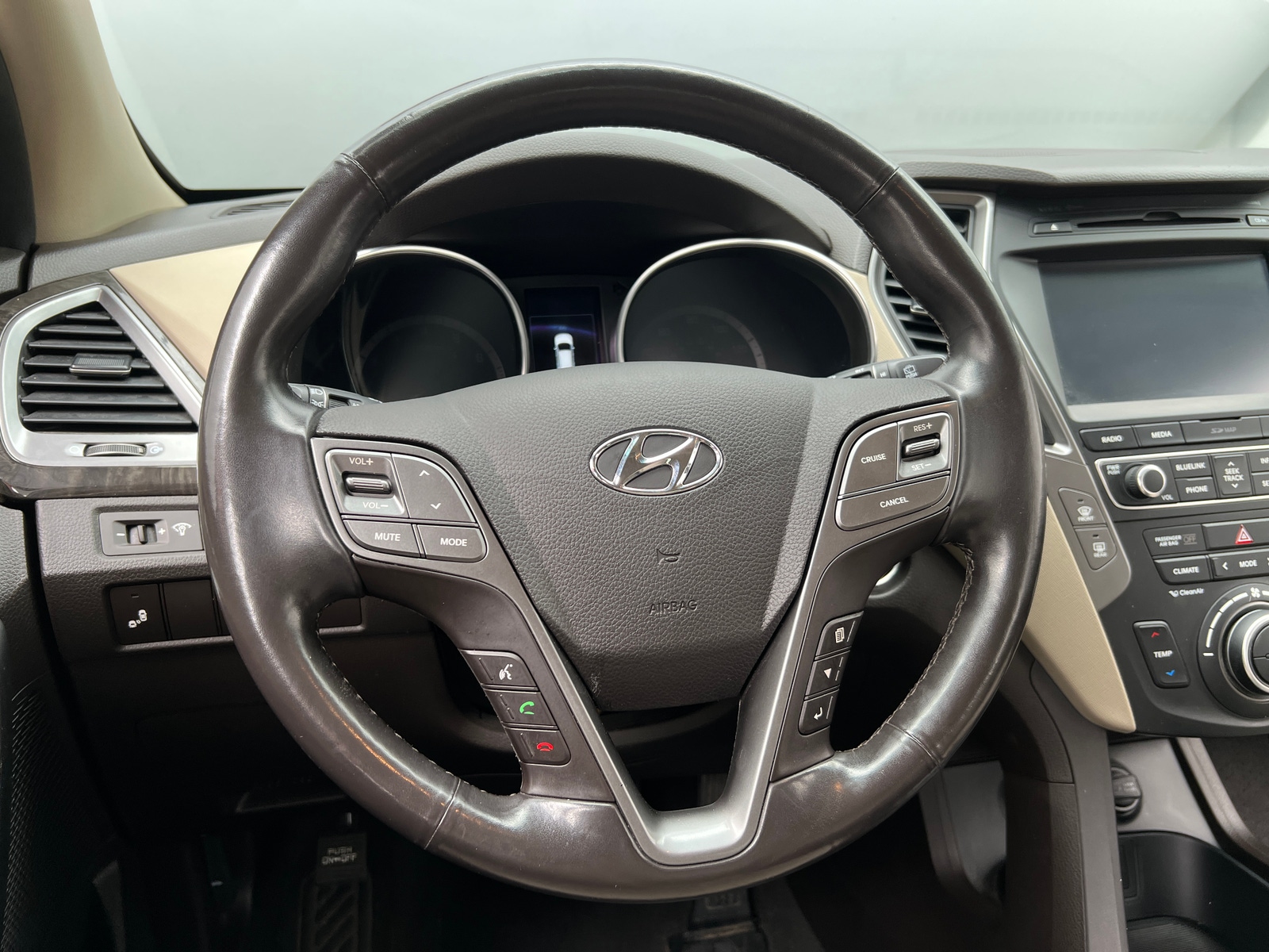 Thumbnail: 2017 Hyundai Santa Fe - 4