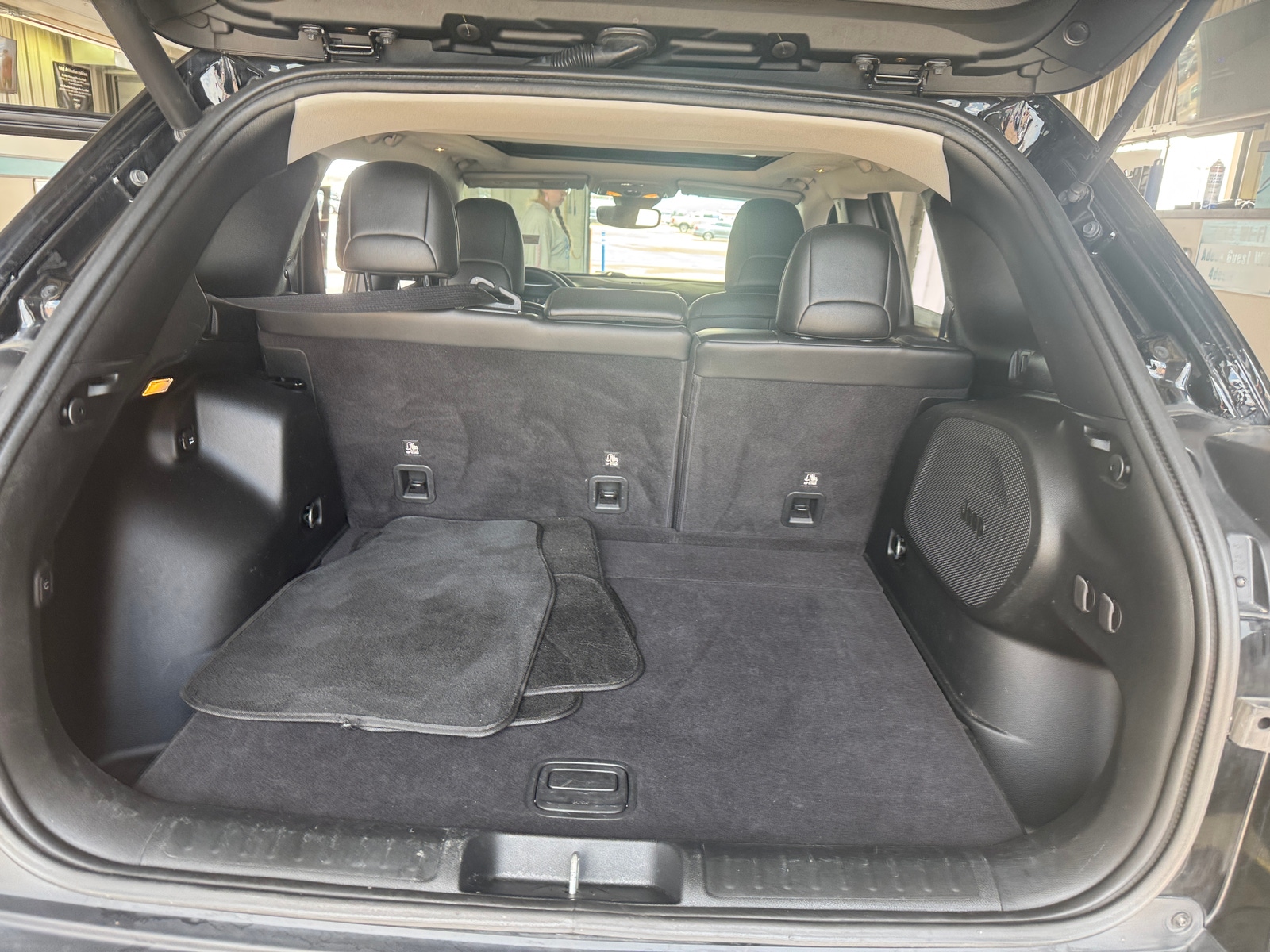 Thumbnail: 2019 Jeep Cherokee - 6