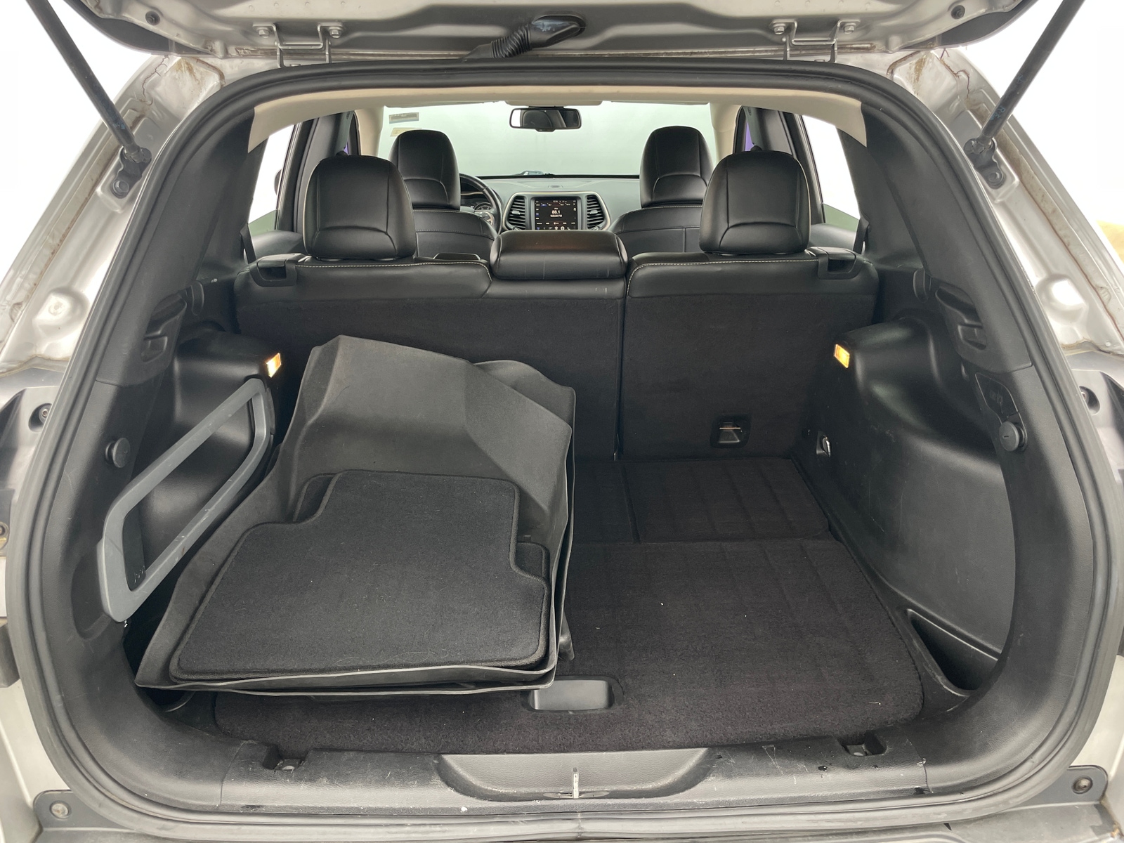 Thumbnail: 2015 Jeep Cherokee - 7